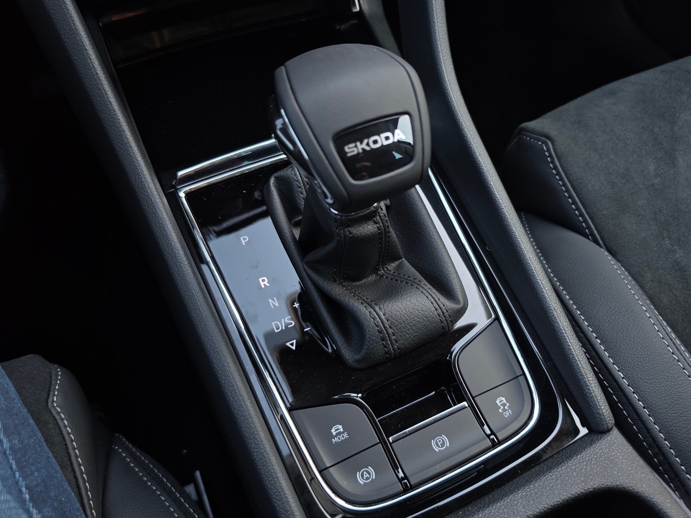 SKODA Karoq 1.5 TSI Dynamic DSG-image-11