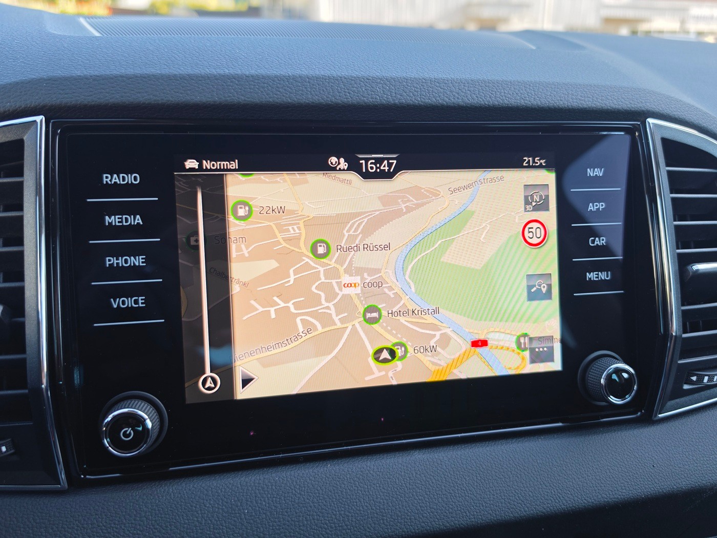 SKODA Karoq 1.5 TSI Dynamic DSG-image-8