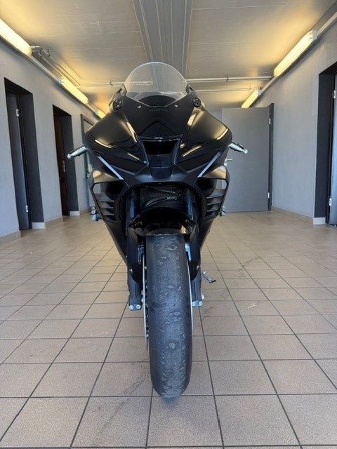 HONDA CBR 1000 RR-R-image-1