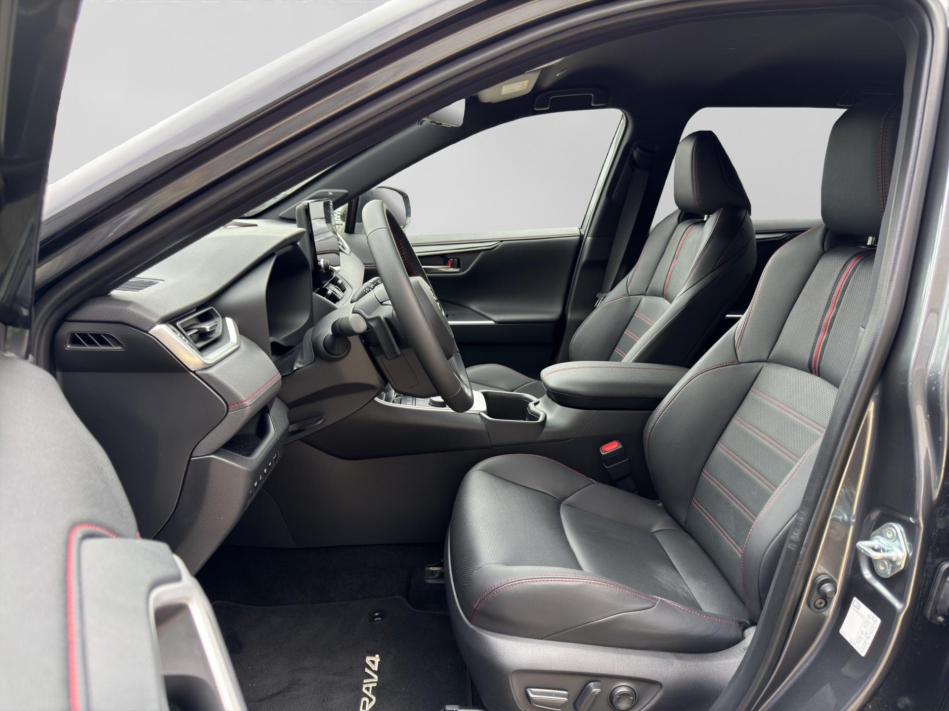 TOYOTA RAV4 2.5 Plug-In-Hybrid Platinum-showroom-element-1