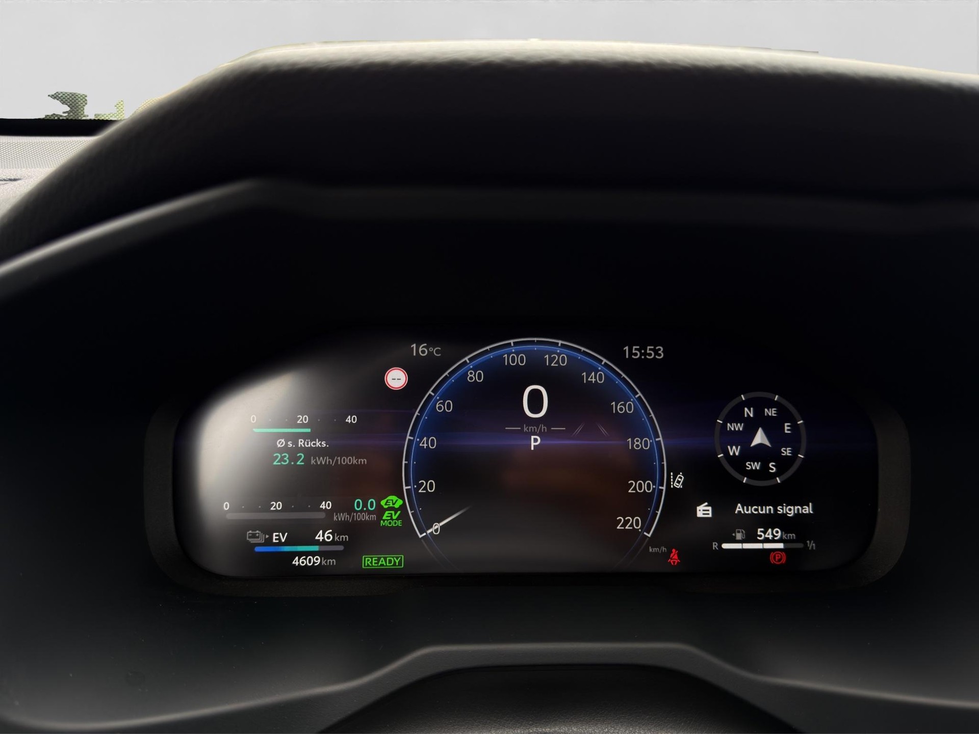TOYOTA RAV4 2.5 Plug-In-Hybrid Platinum-showroom-element-3