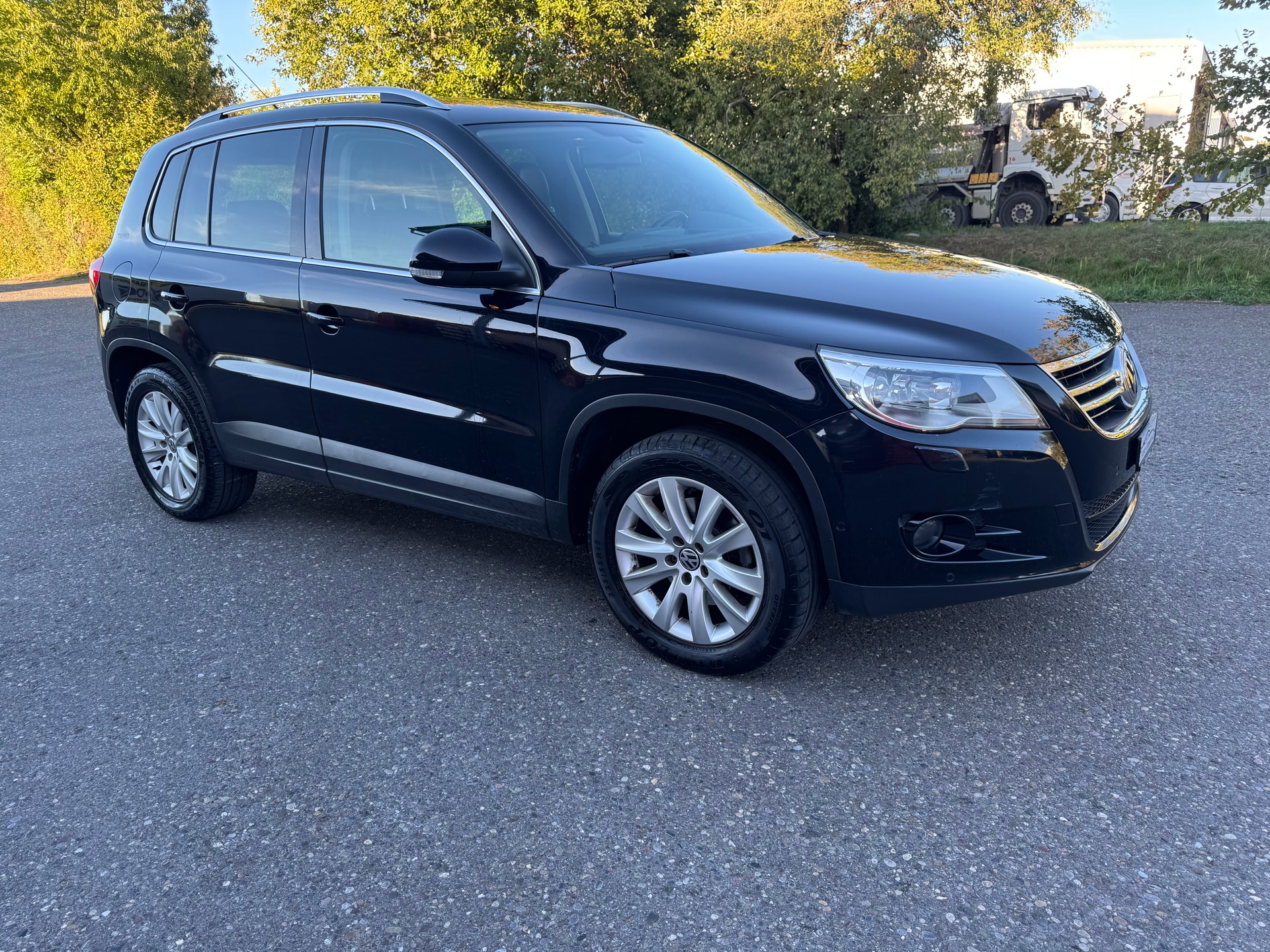 VW Tiguan 2.0 TSI Team DSG-showroom-element-1