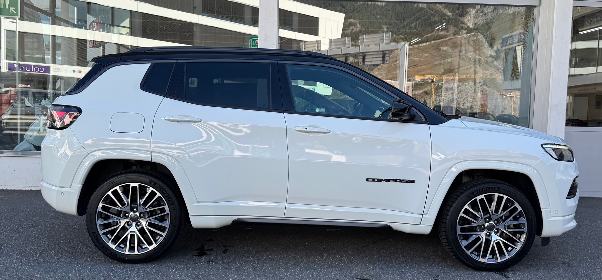 JEEP Compass 1.3 T PHEV S AWD-showroom-element-1