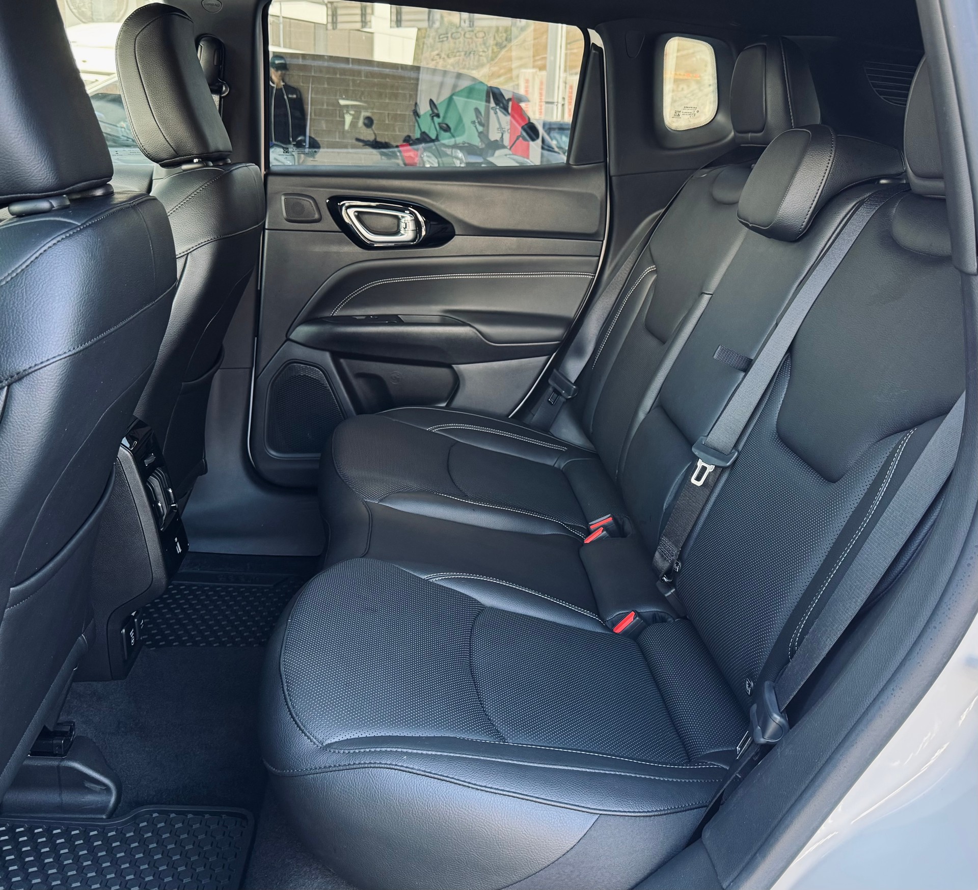 JEEP Compass 1.3 T PHEV S AWD-image-8