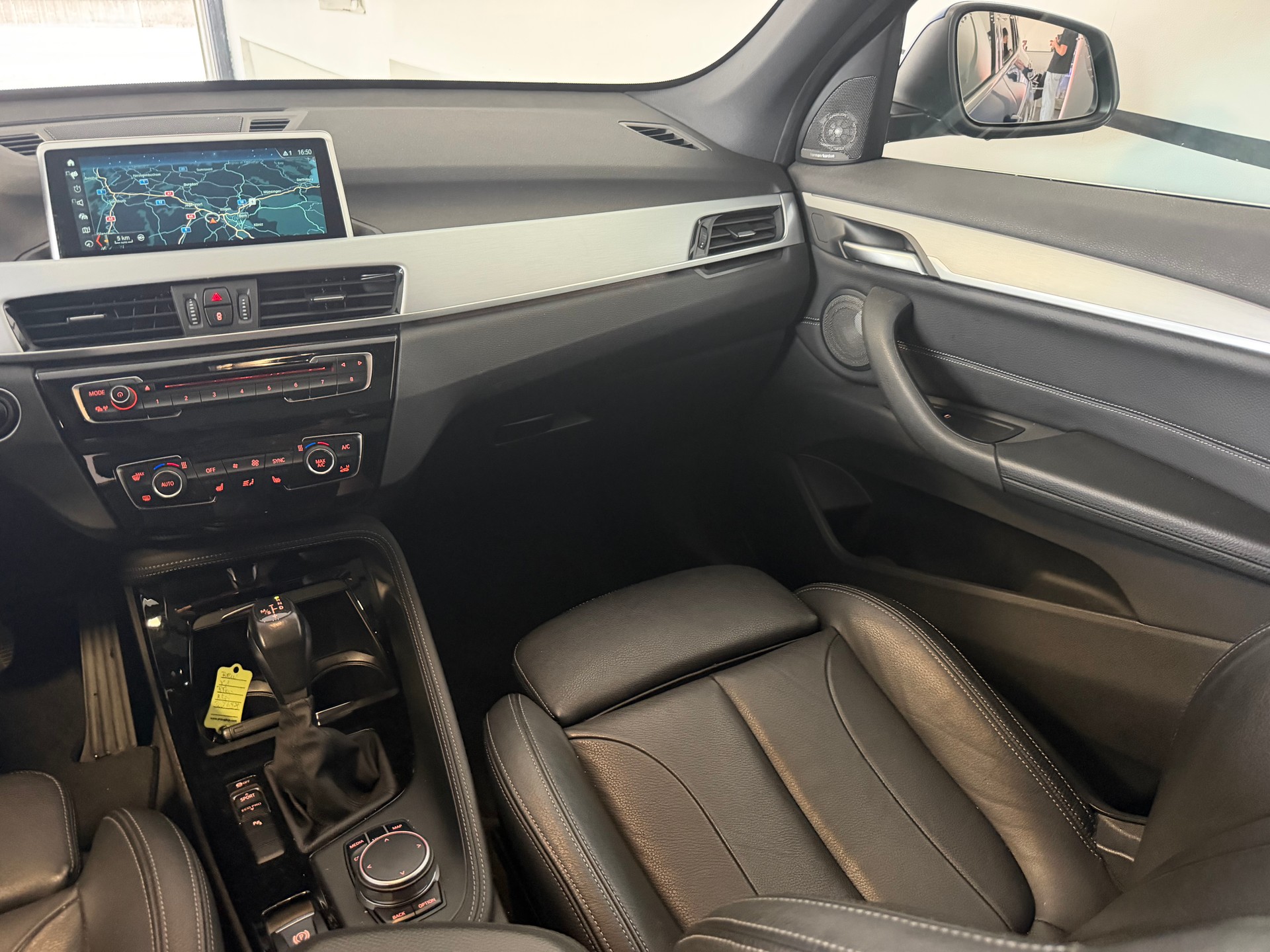 BMW X1 sDrive 18d M Sport Steptronic-image-12