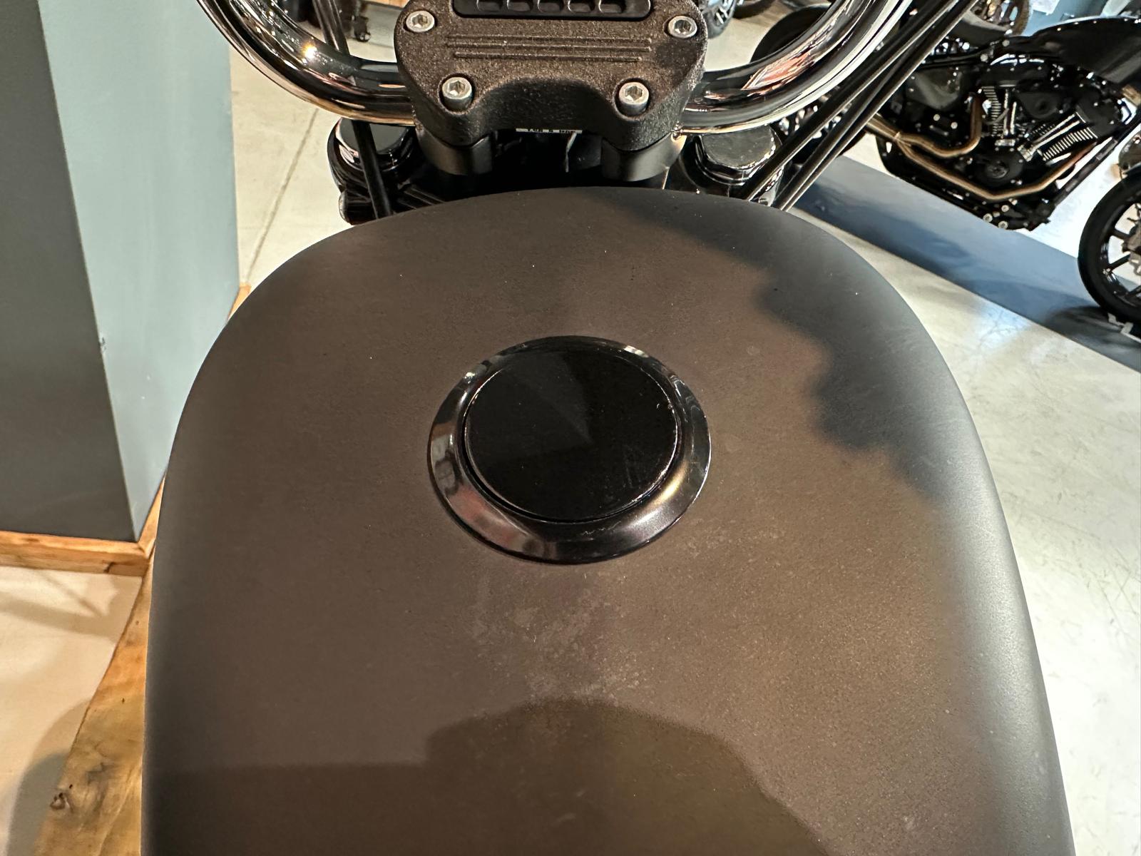 HARLEY-DAVIDSON XL 883 R Sportster Roadster ABS Modèle 2014-image-9