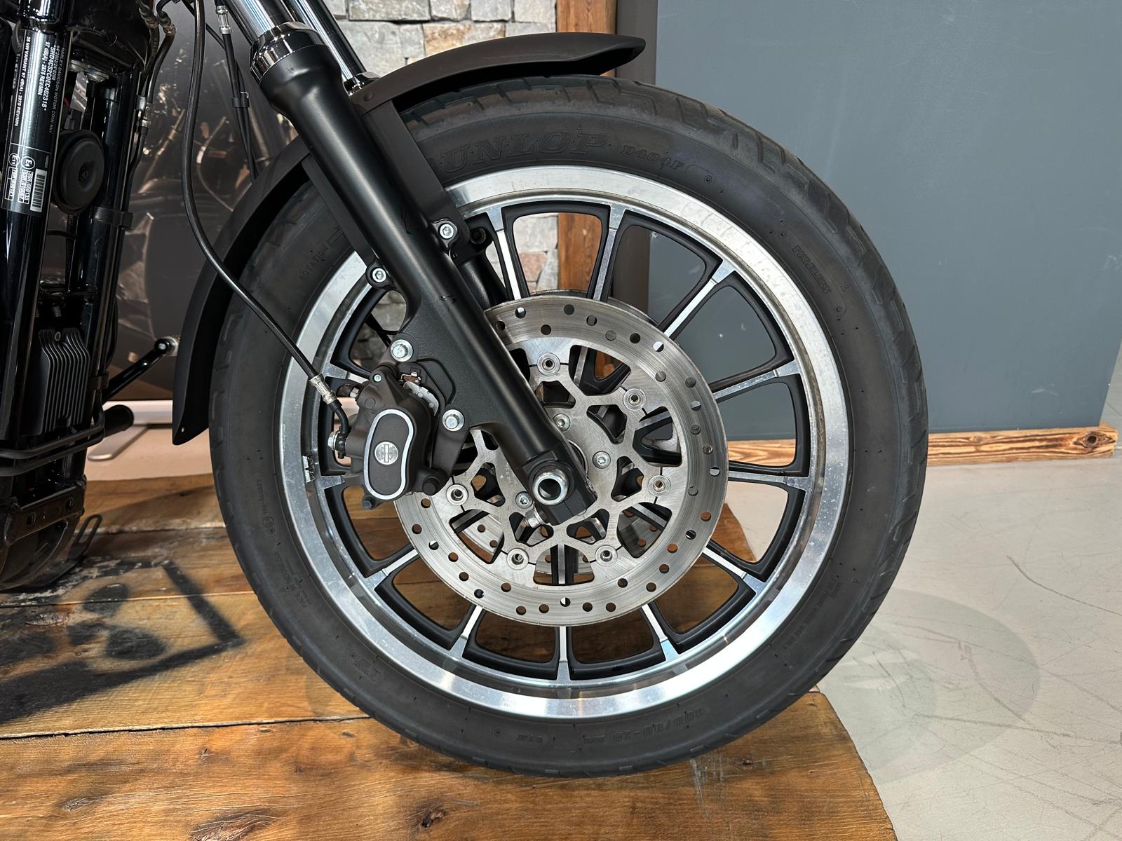 HARLEY-DAVIDSON XL 883 R Sportster Roadster ABS Modèle 2014-image-5
