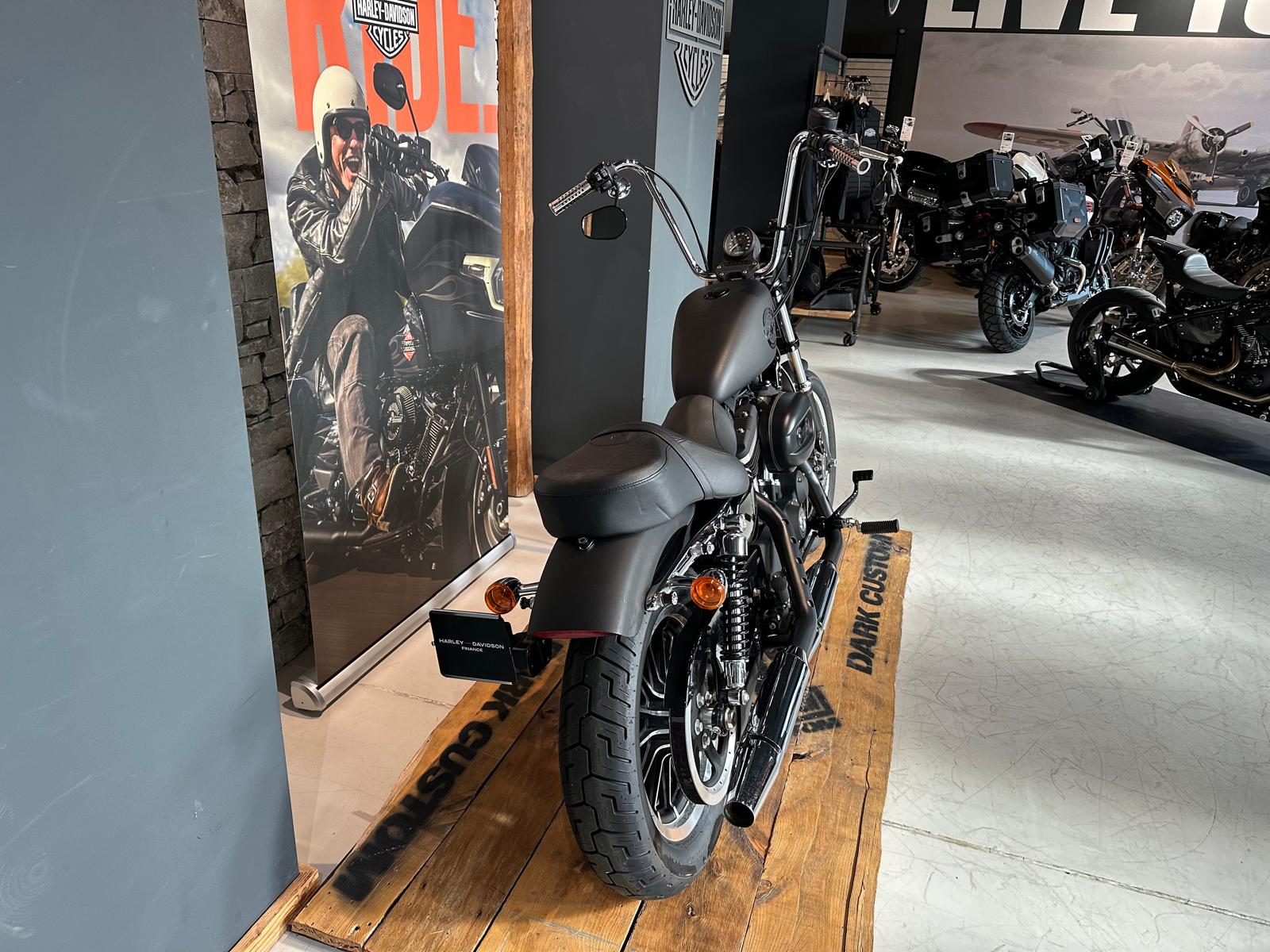 HARLEY-DAVIDSON XL 883 R Sportster Roadster ABS Modèle 2014-image-2