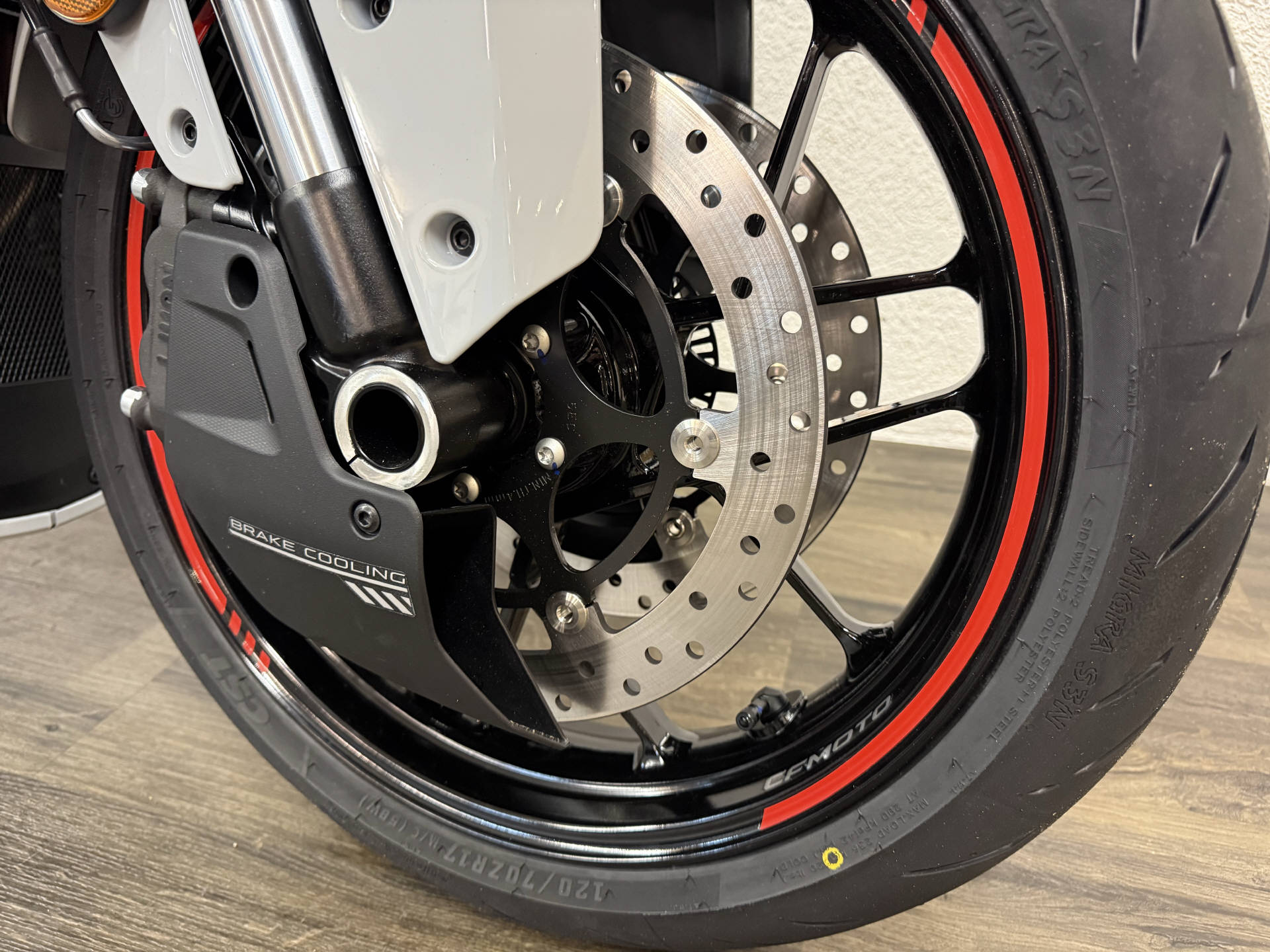 CF MOTO 675 SR-R-showroom-element-2