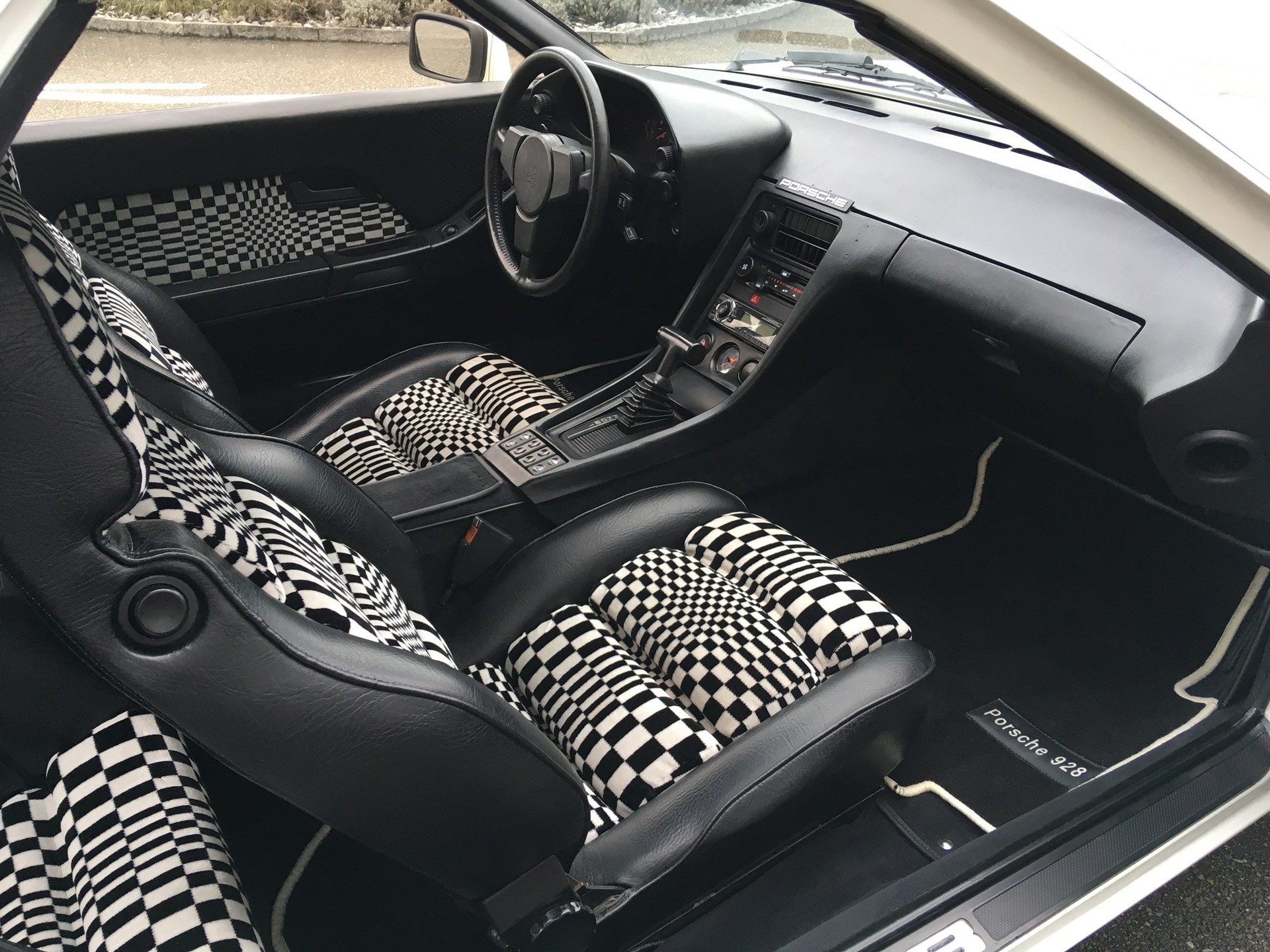 PORSCHE 928-image-15
