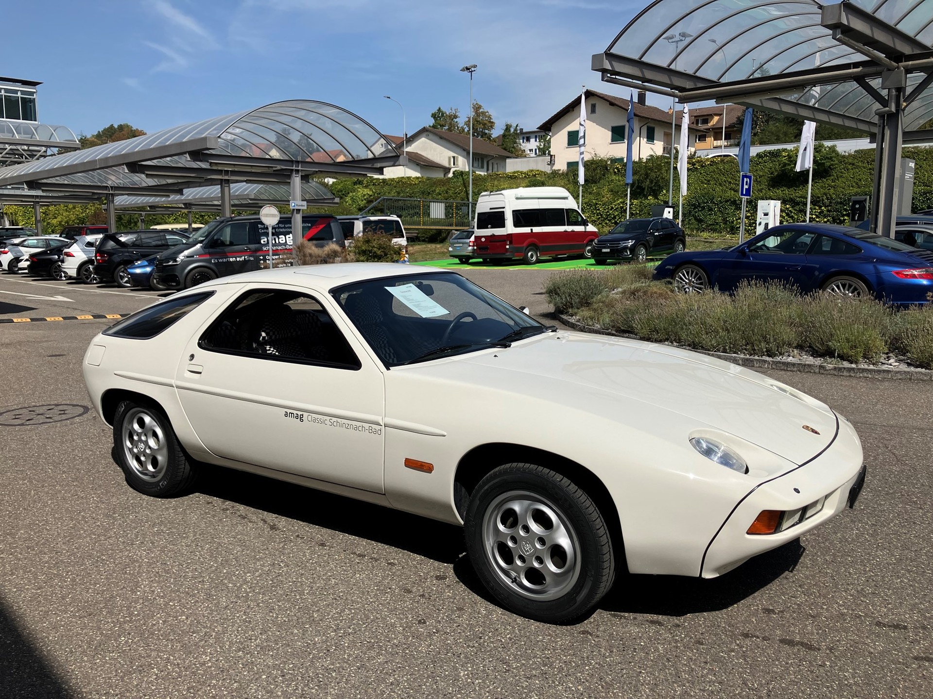 PORSCHE 928-showroom-element-2