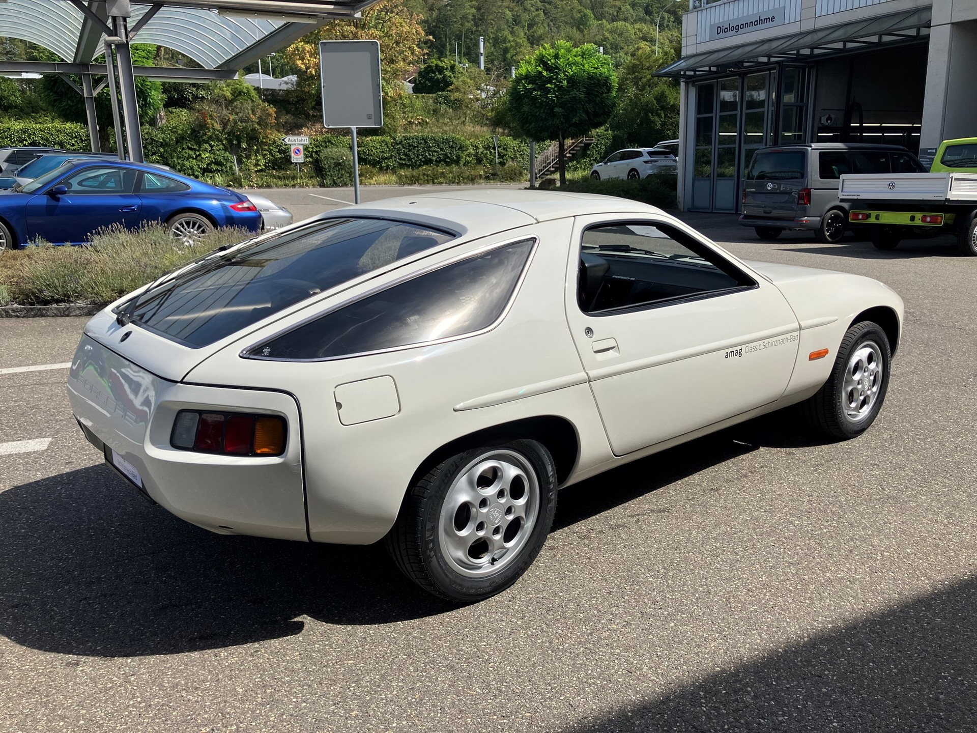 PORSCHE 928-showroom-element-3