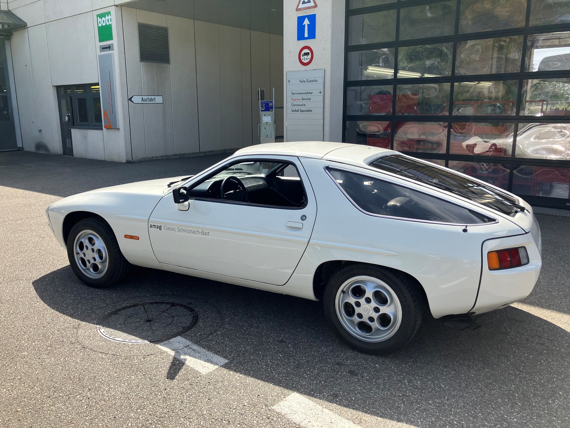 PORSCHE 928-image-4