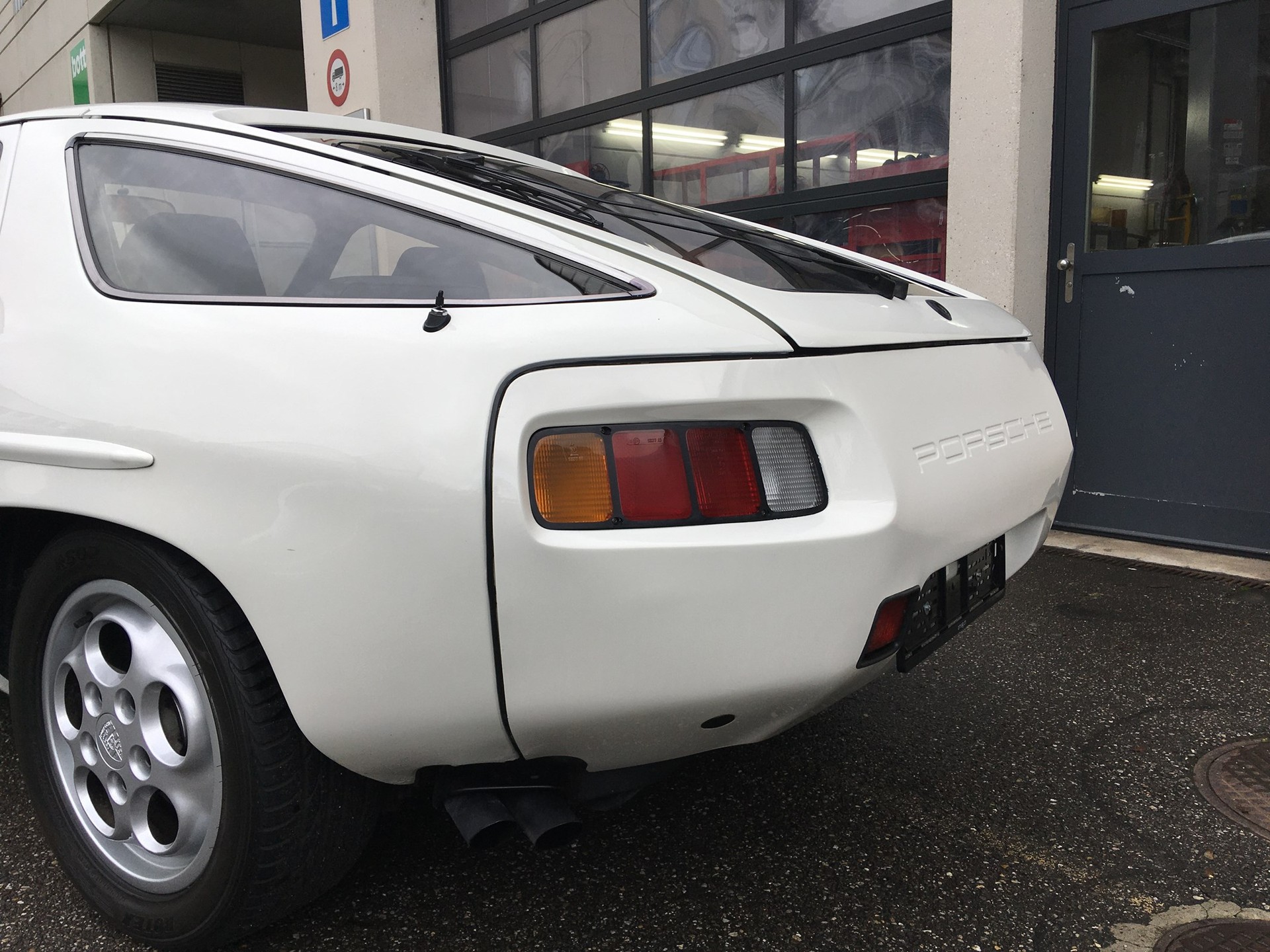 PORSCHE 928-image-6