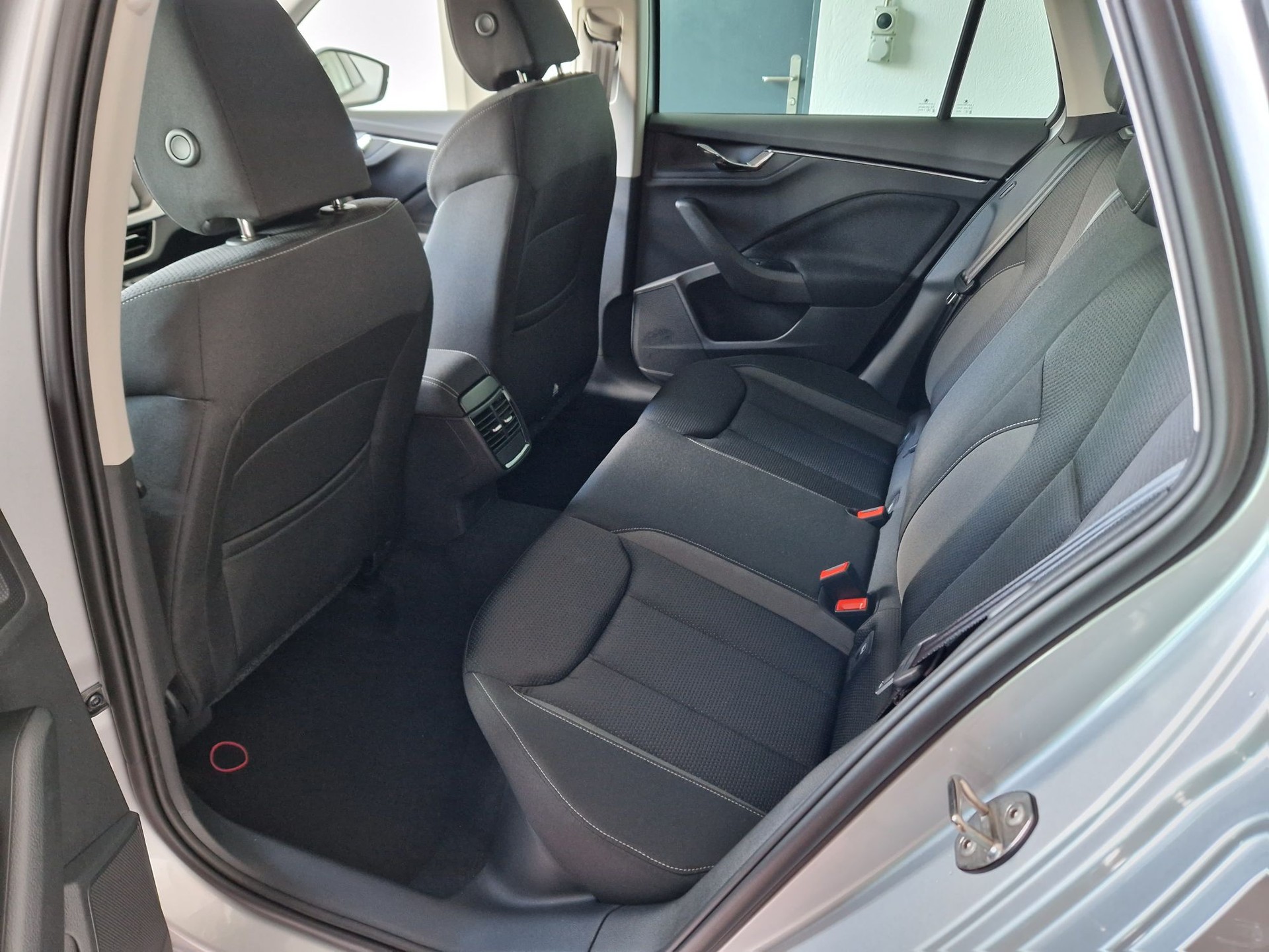 SKODA Kamiq 1.0 TSI Tour-image-8