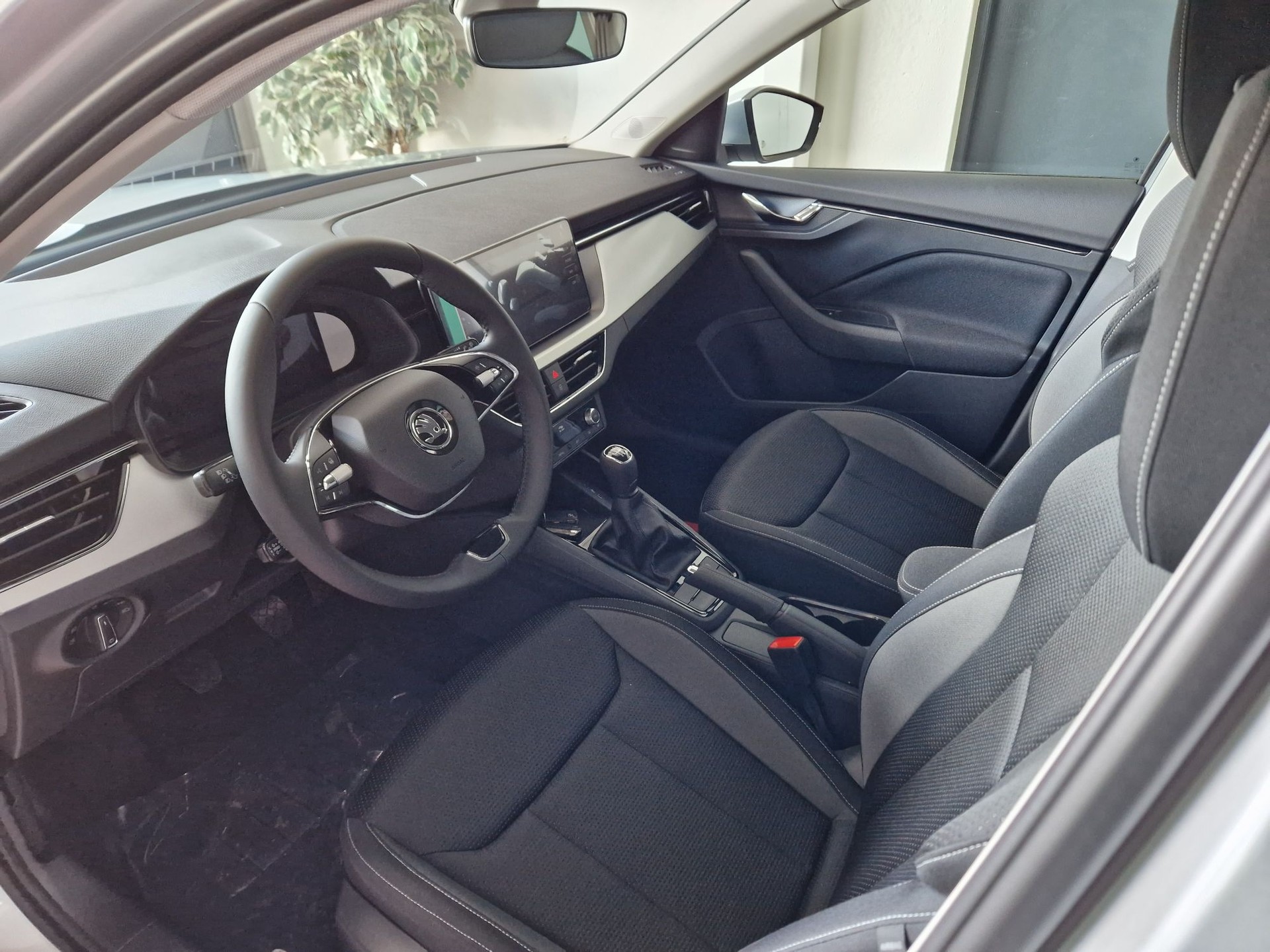 SKODA Kamiq 1.0 TSI Tour-image-9