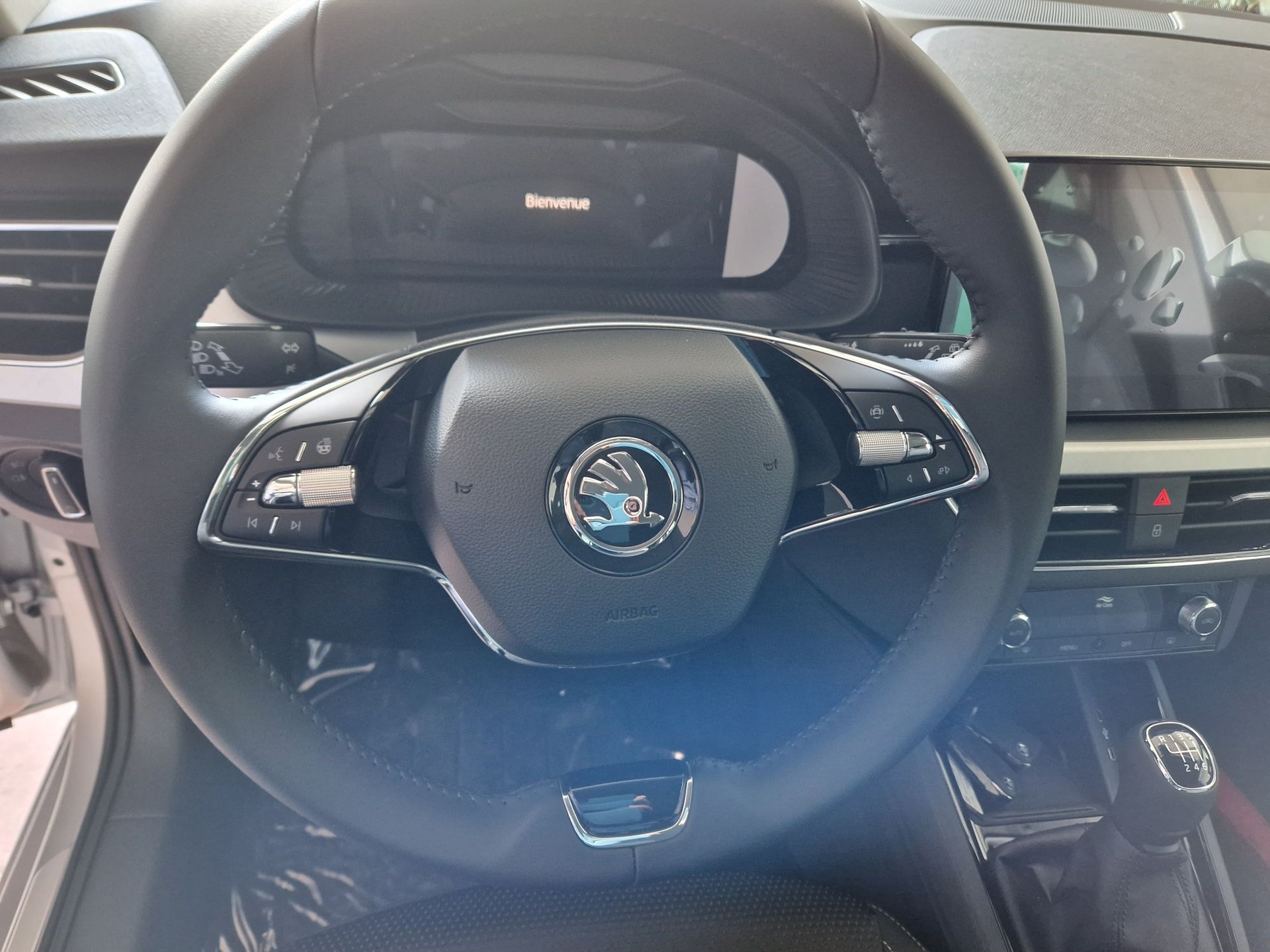 SKODA Kamiq 1.0 TSI Tour-image-12