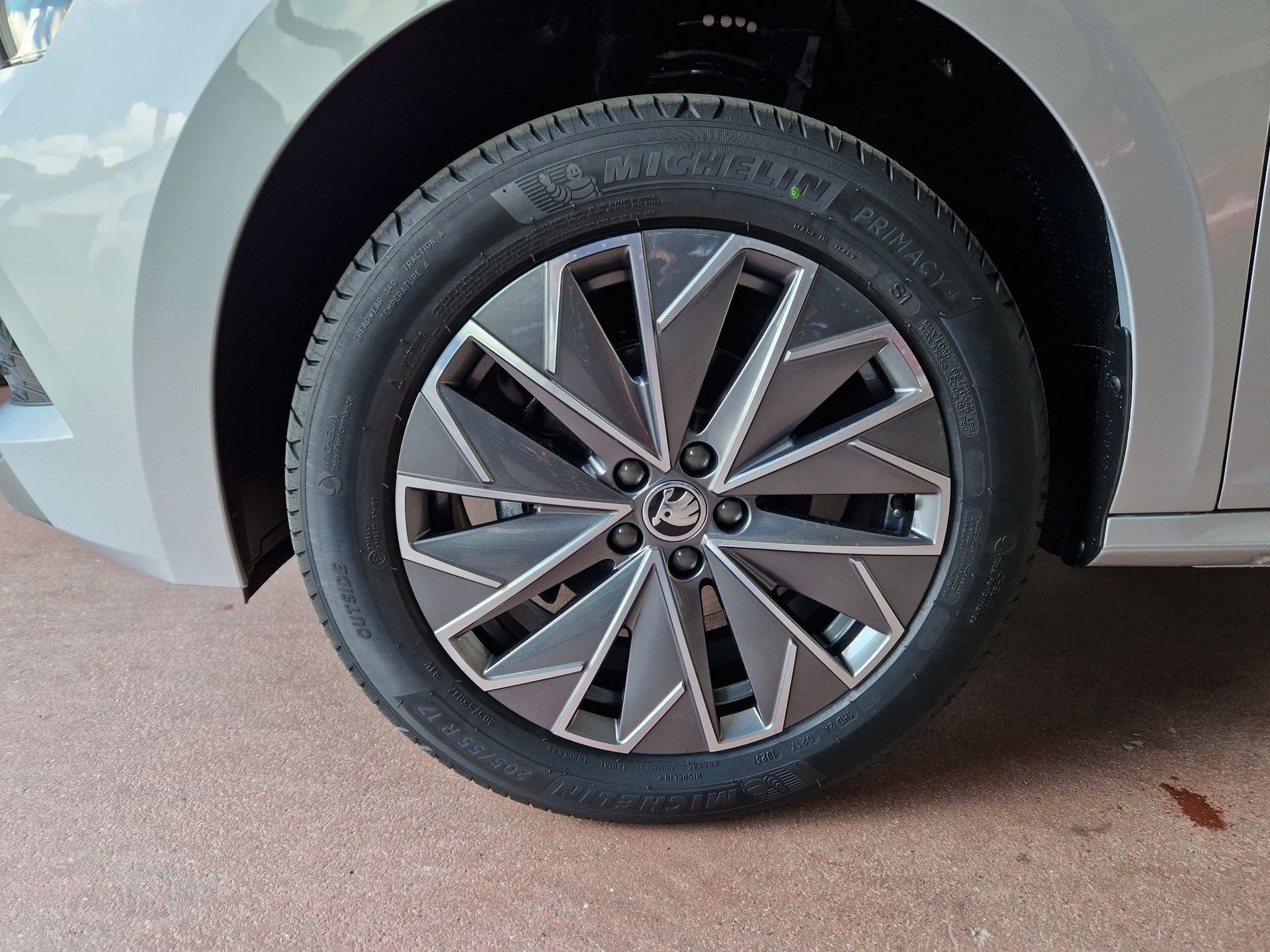 SKODA Kamiq 1.0 TSI Tour-image-5