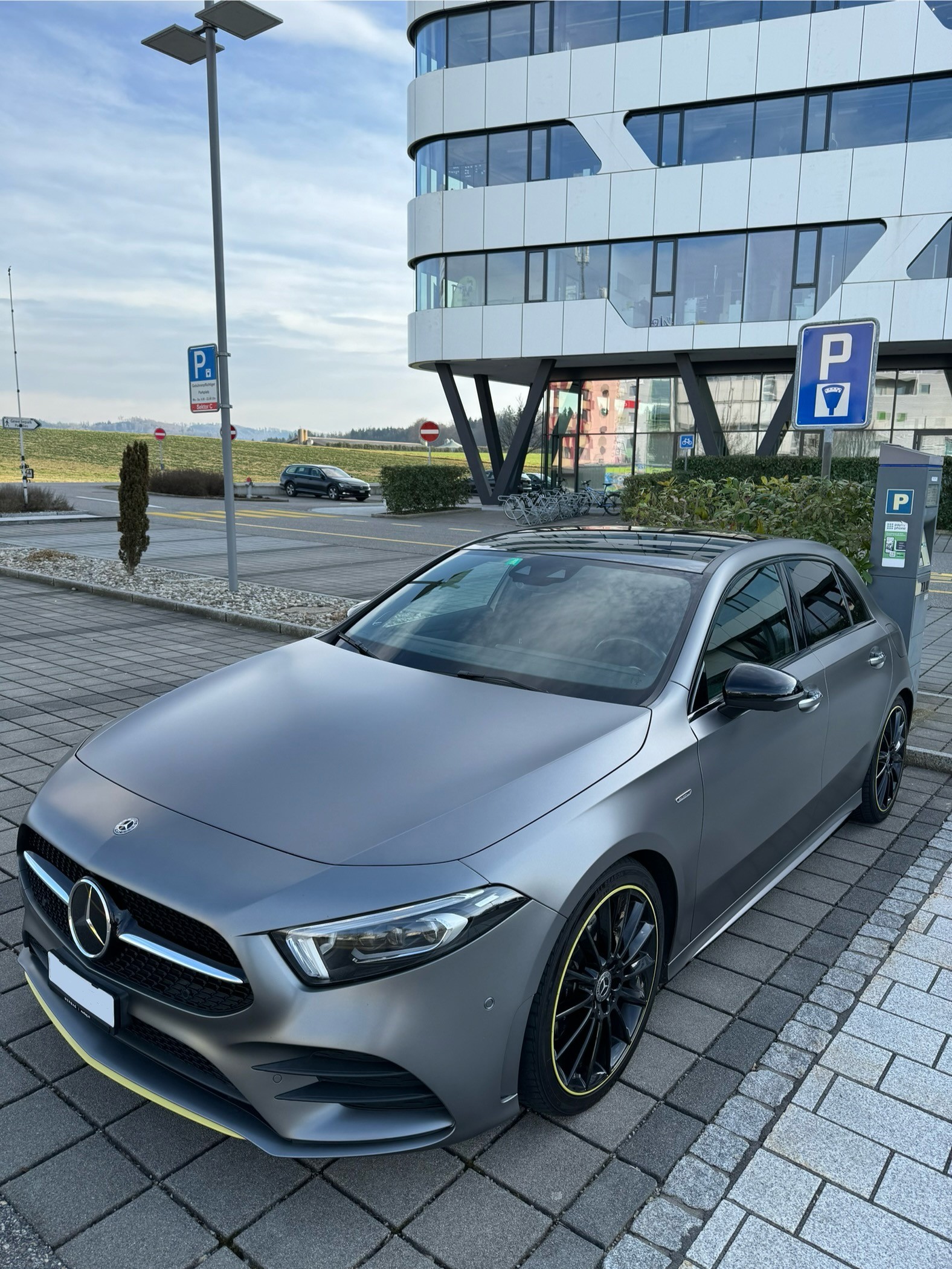 MERCEDES-BENZ AMG 4Matic YellowEdition1-image-13