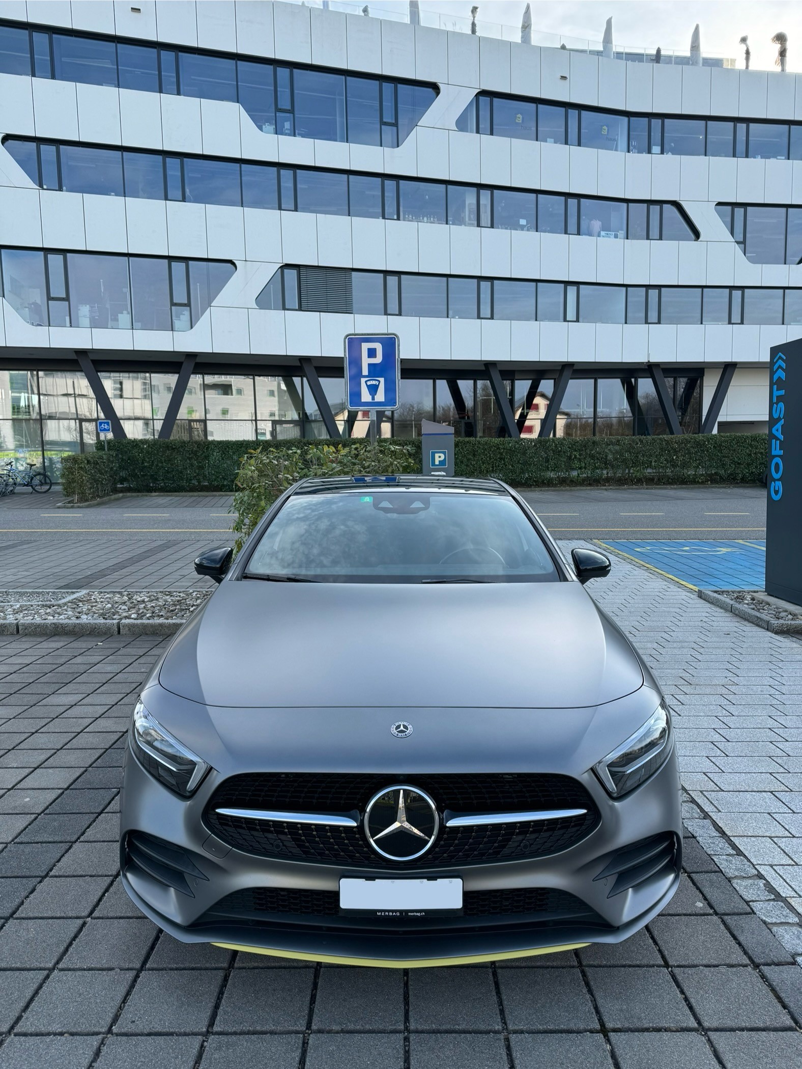 MERCEDES-BENZ AMG 4Matic YellowEdition1-image-1