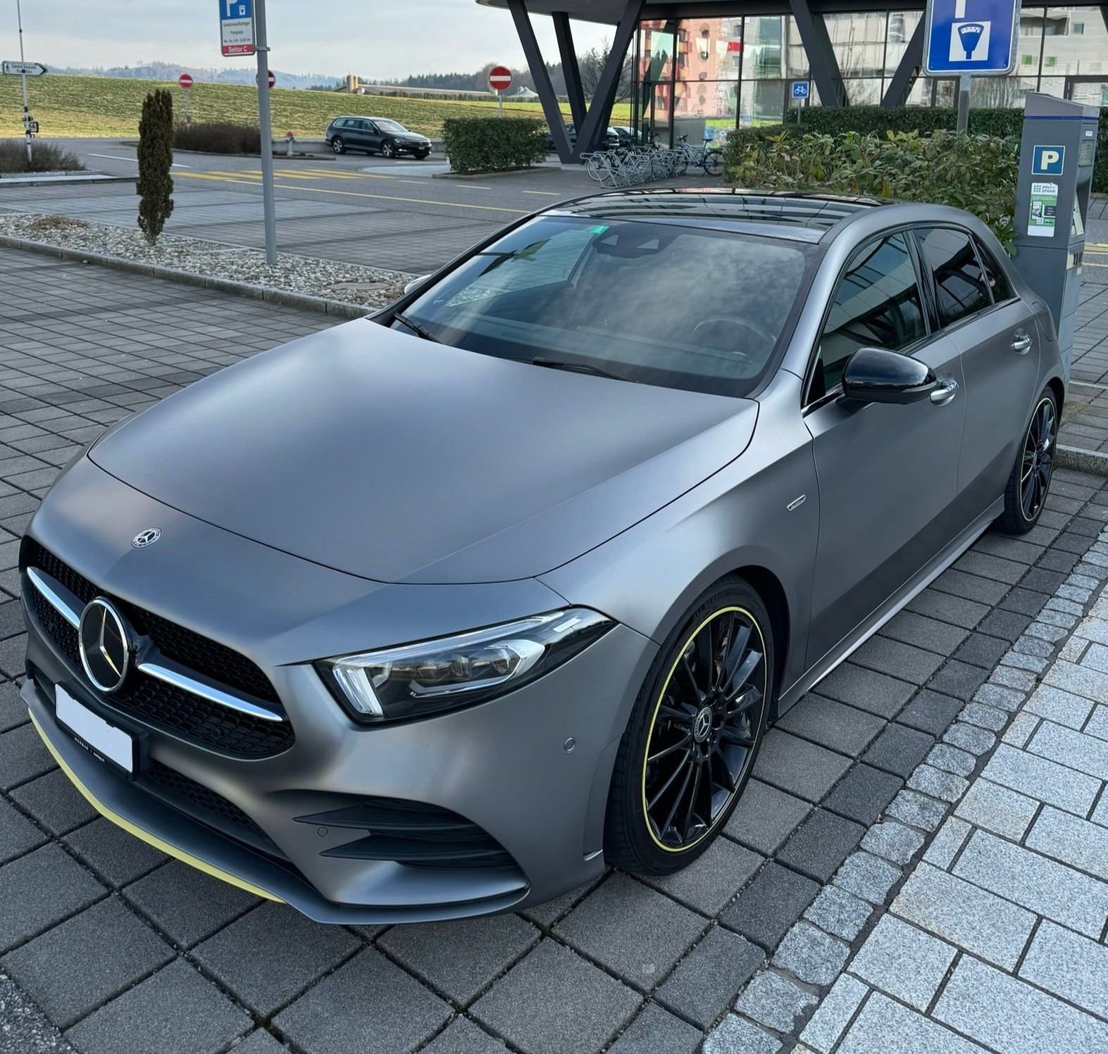 MERCEDES-BENZ AMG 4Matic YellowEdition1