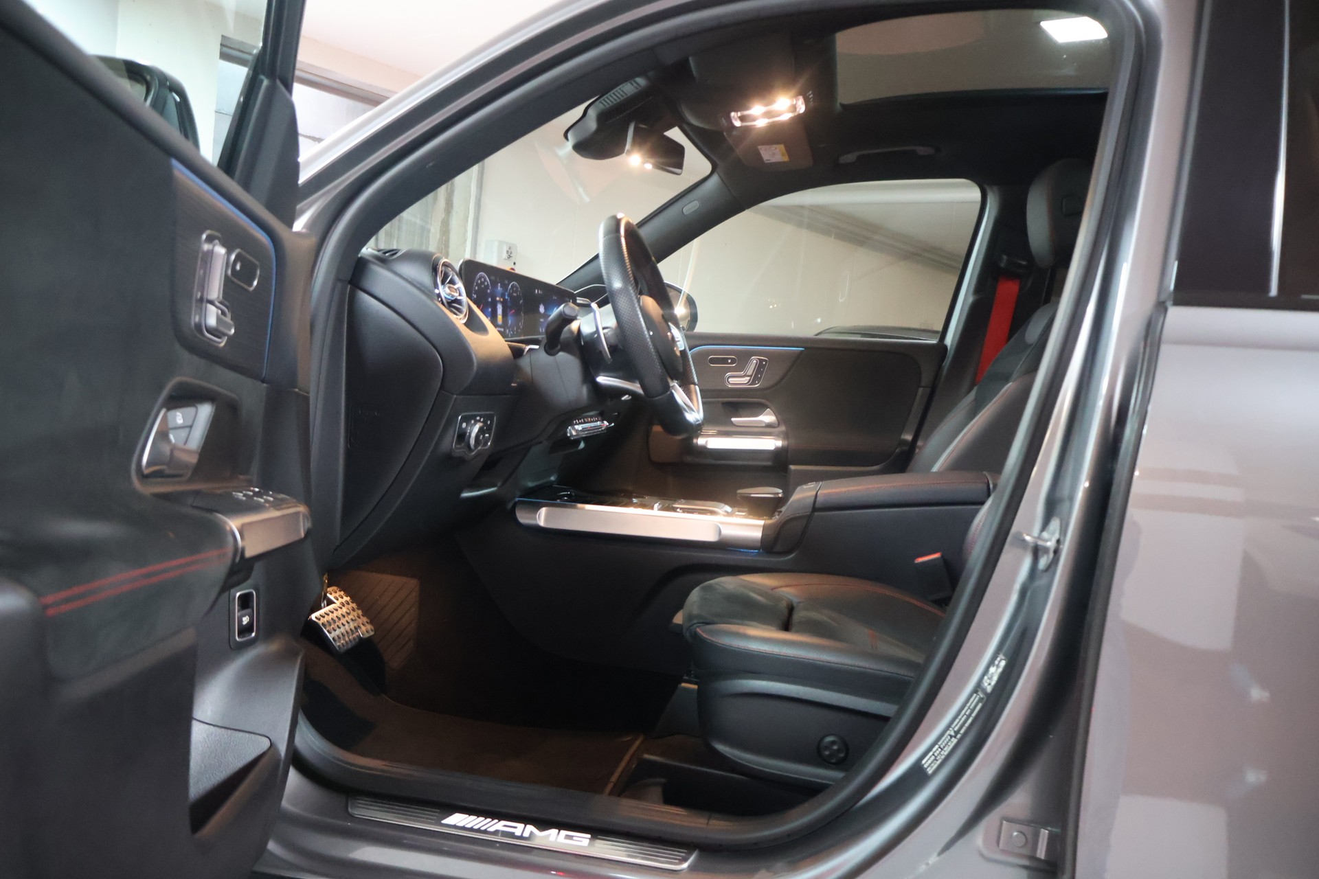 MERCEDES-BENZ GLB 35 AMG 4Matic 8G-Tronic-image-6