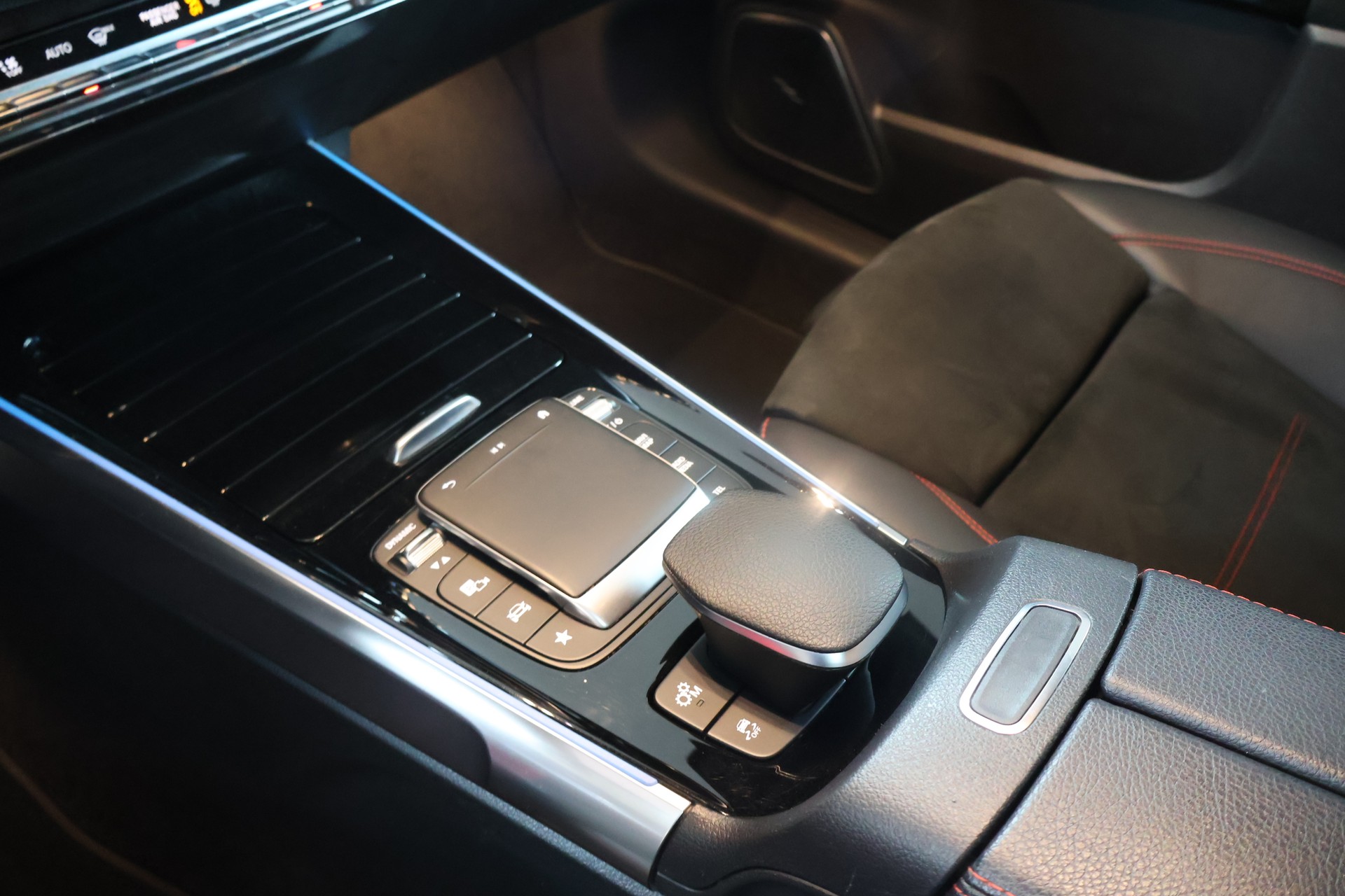 MERCEDES-BENZ GLB 35 AMG 4Matic 8G-Tronic-image-11