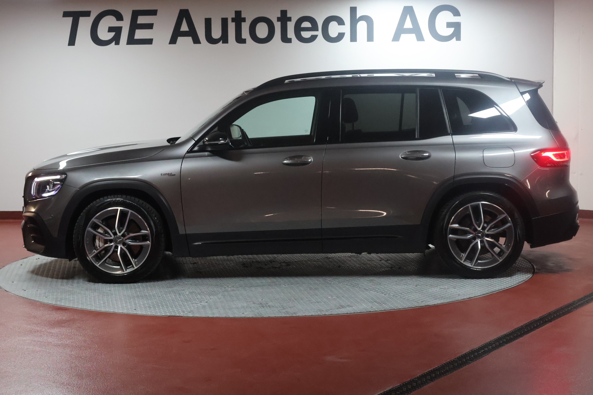 MERCEDES-BENZ GLB 35 AMG 4Matic 8G-Tronic-showroom-element-3