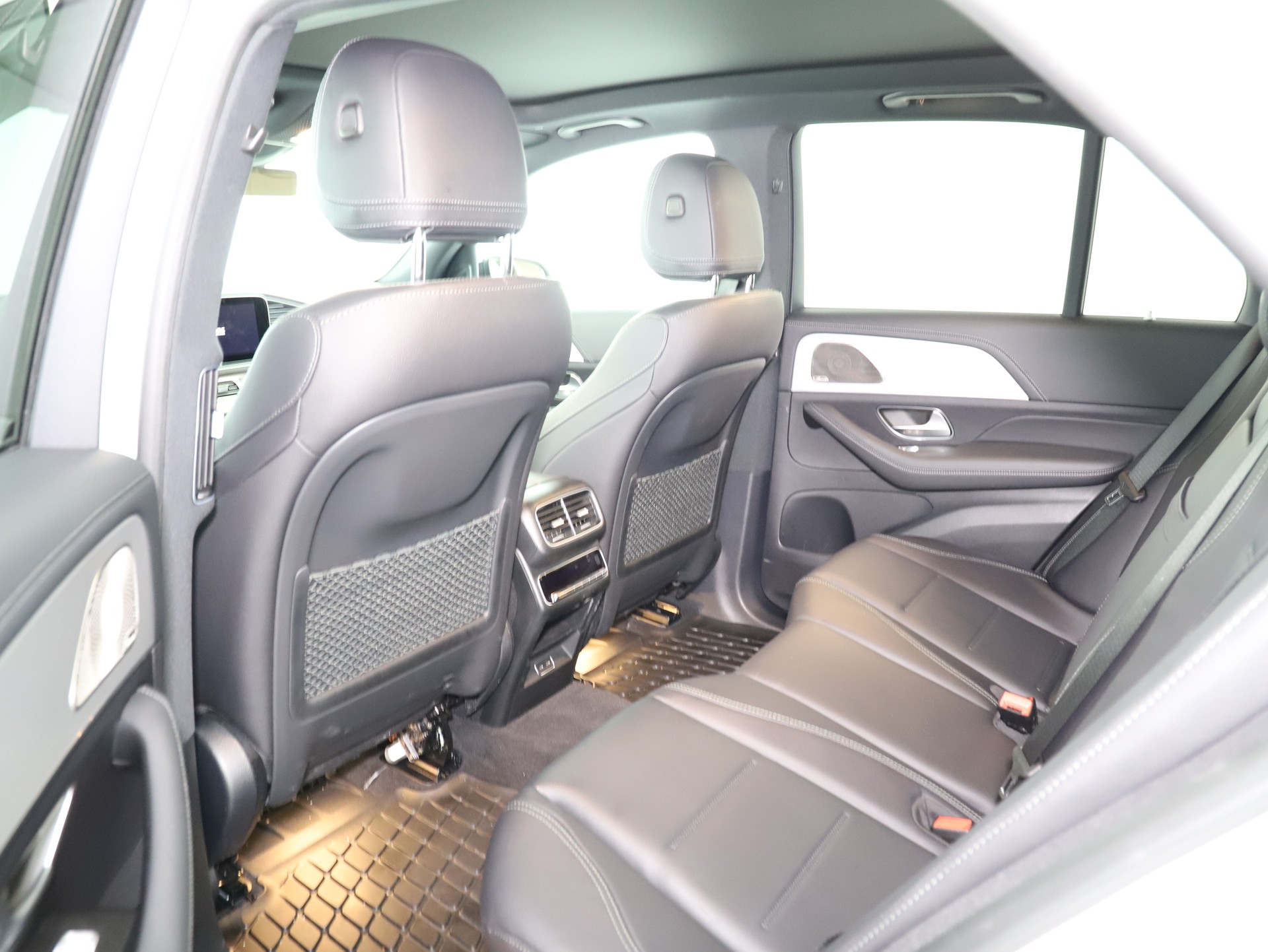 MERCEDES-BENZ GLE 400 e 4M 9G-Tronic-image-13