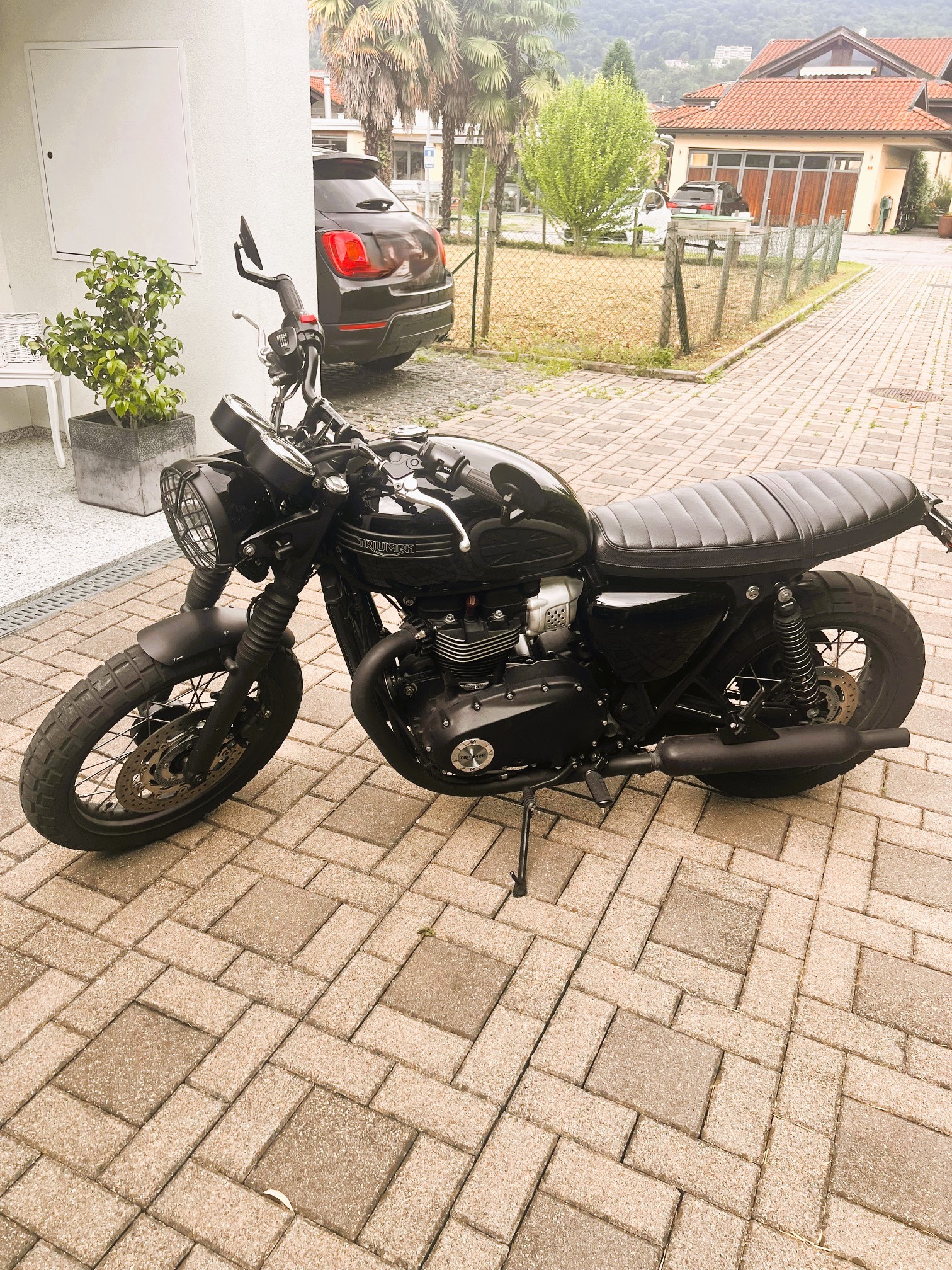 TRIUMPH Bonneville 900 T 100 Black ABS / Special-image-0