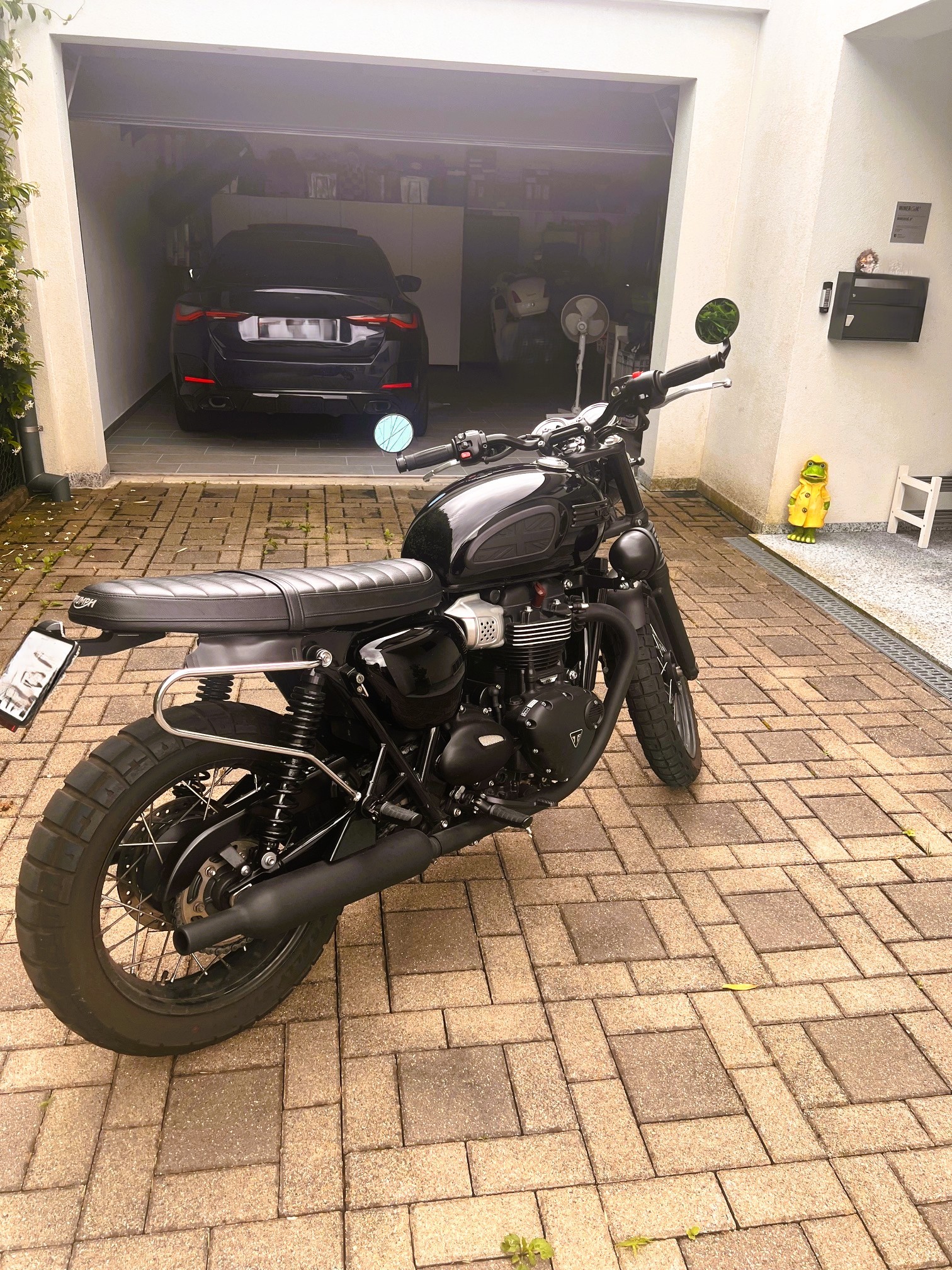 TRIUMPH Bonneville 900 T 100 Black ABS / Special-image-1