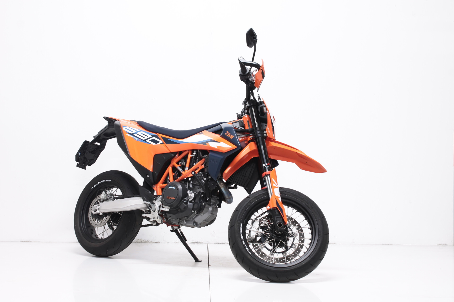 KTM 690 SMC R Supermoto-image-0