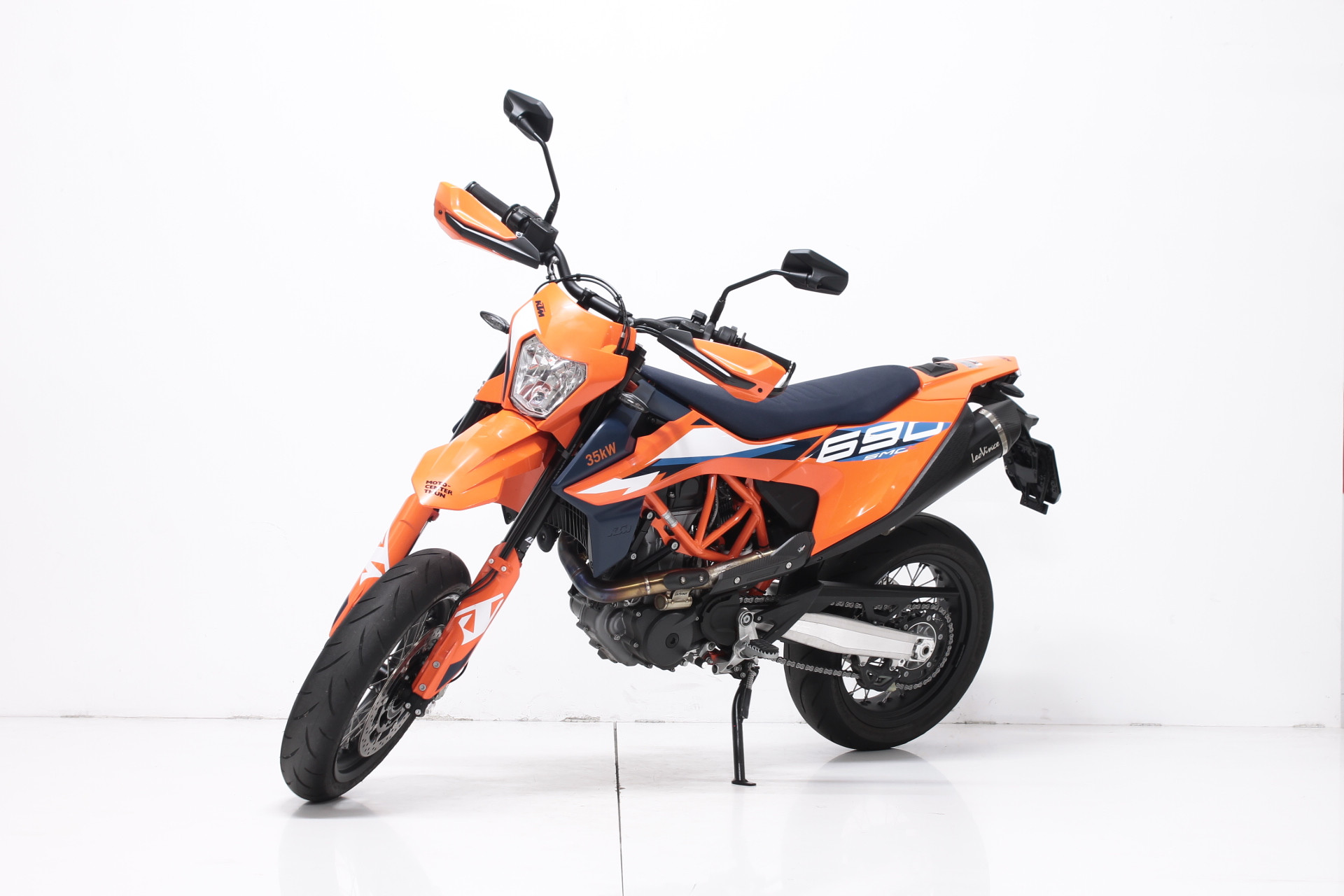 KTM 690 SMC R Supermoto-image-3