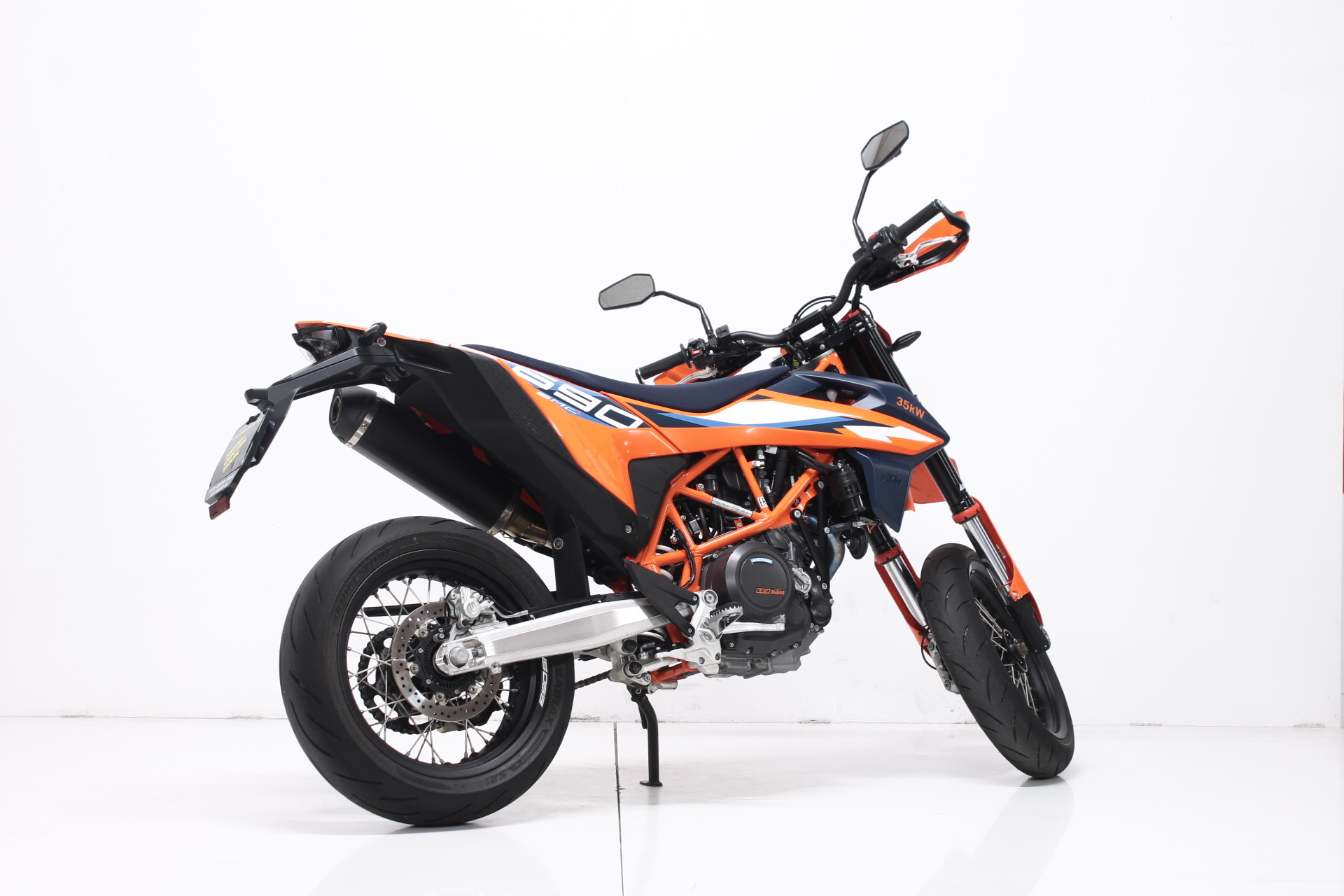 KTM 690 SMC R Supermoto-image-2
