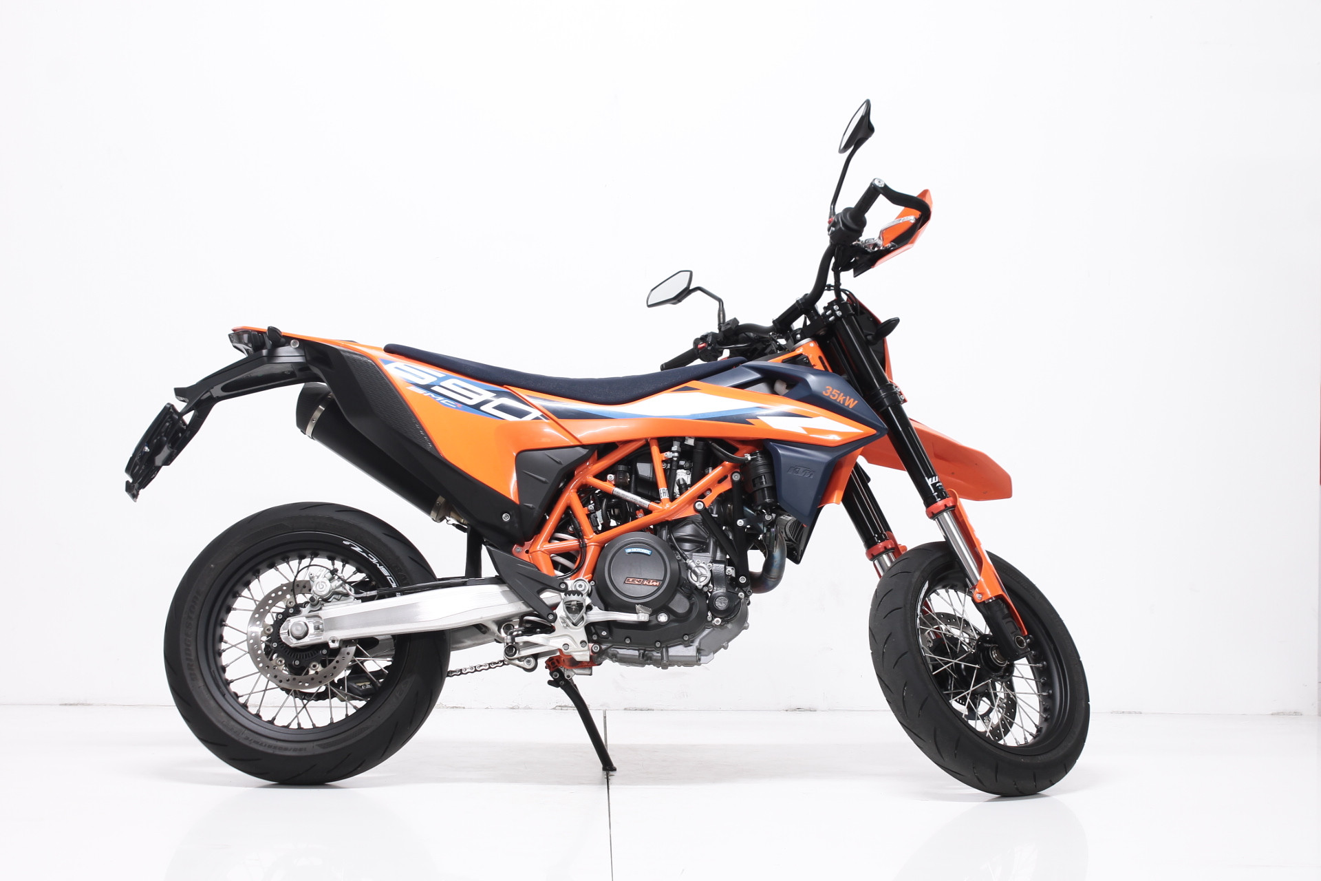 KTM 690 SMC R Supermoto-image-1
