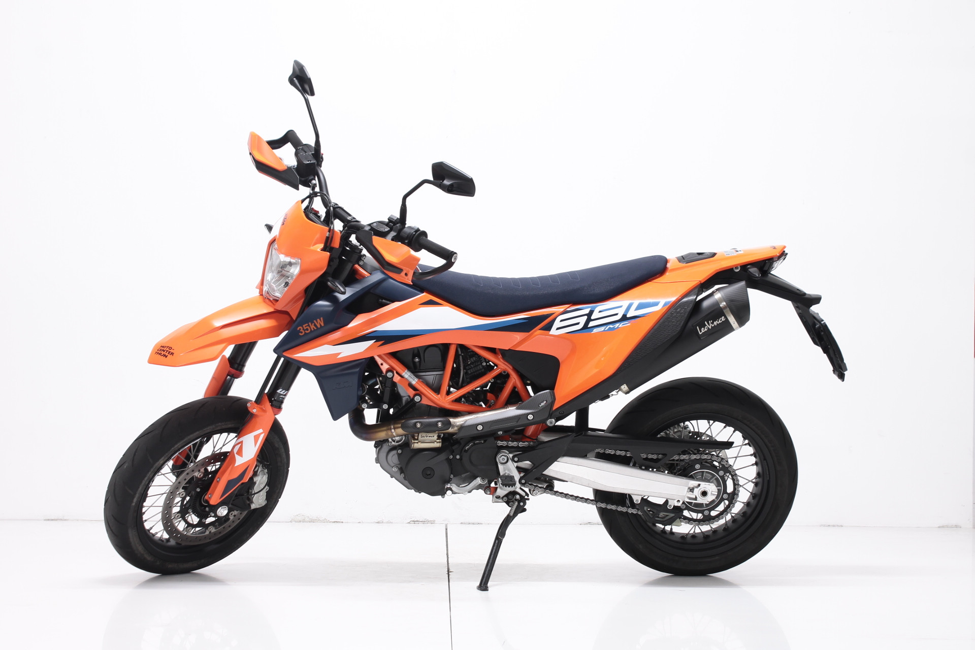 KTM 690 SMC R Supermoto-image-4