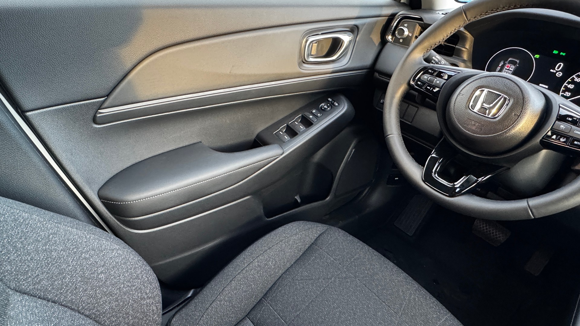 HONDA HR-V e:HEV 1.5l Elegance eCVT 1.9% Leasing Aktion unschlagbar mit 8 Jahren Garantie-image-9