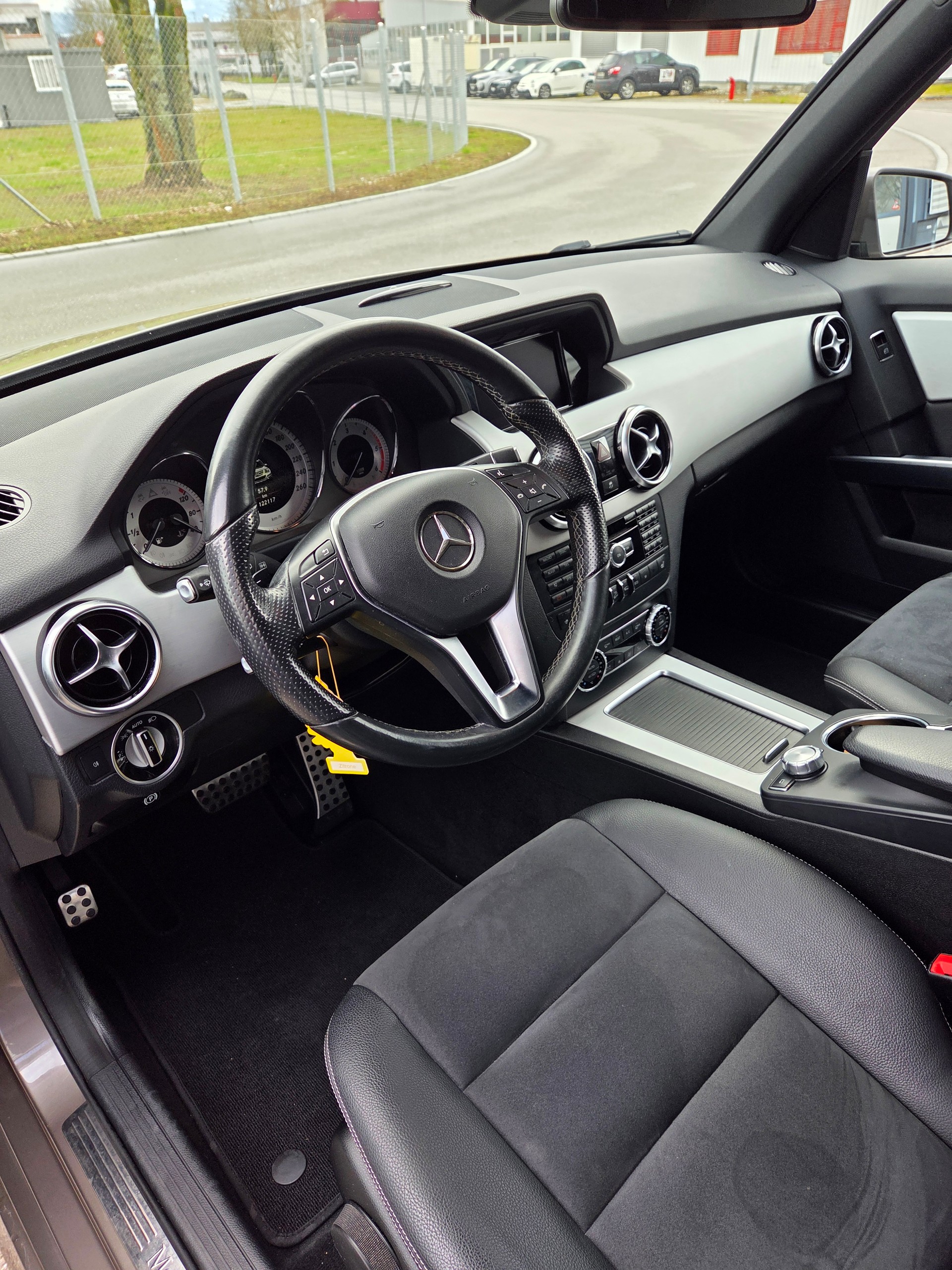 MERCEDES-BENZ GLK 220 BlueTEC Swiss Star Ed. 4Matic 7G-Tronic-image-9