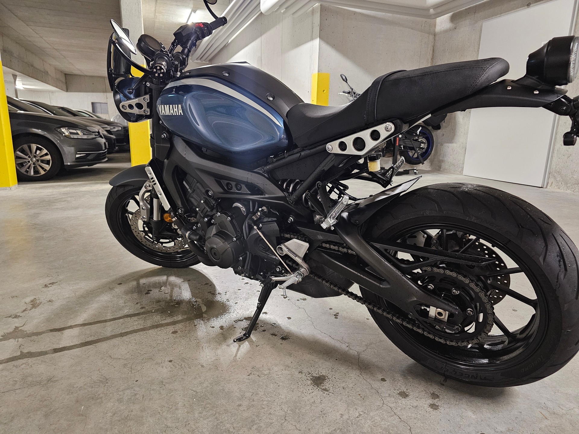 YAMAHA XSR 900-image-1