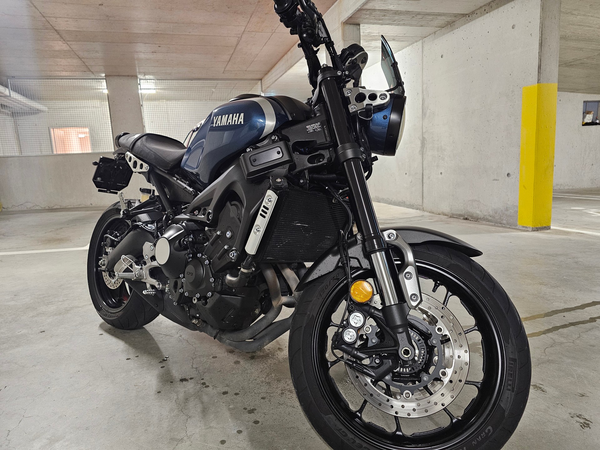 YAMAHA XSR 900-image-2