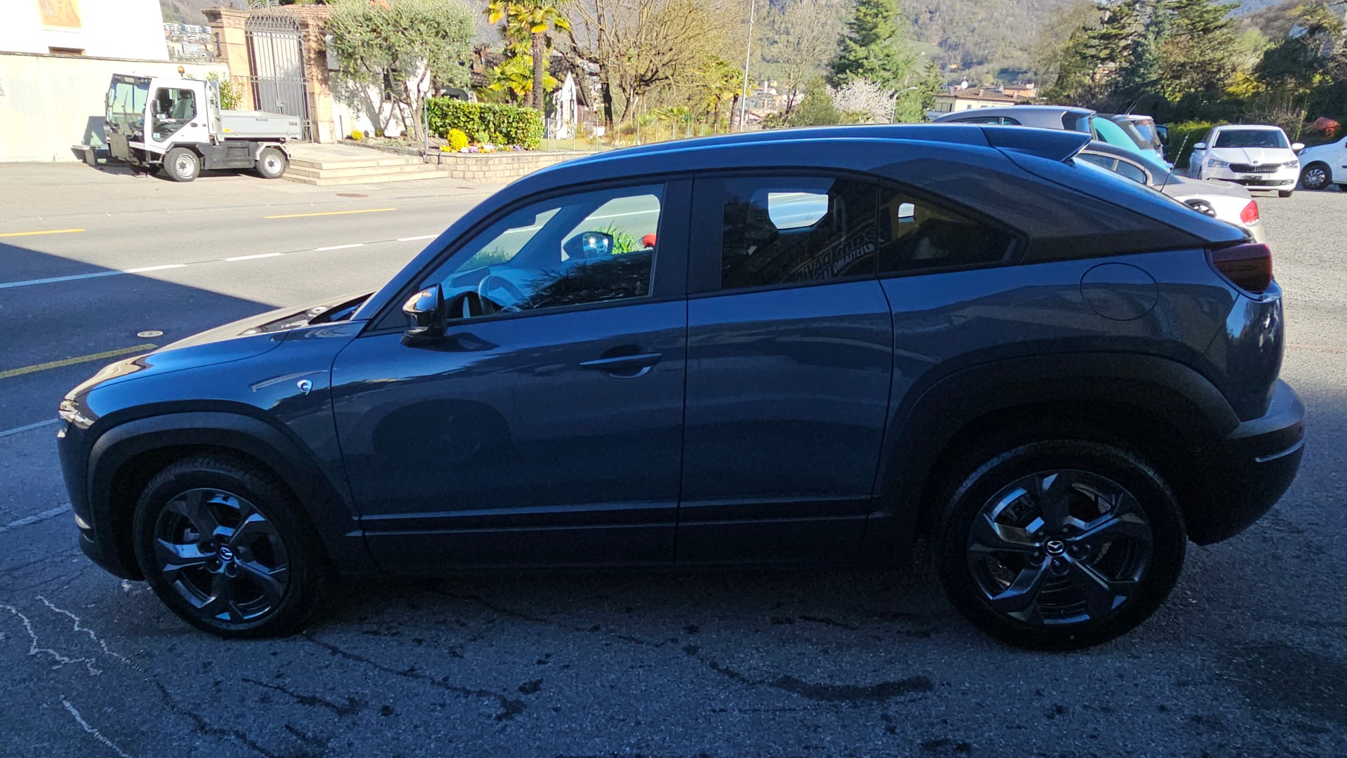 MAZDA MX-30 PHEV e-Skyactiv R-EV 170 Exclusive-Line-image-1