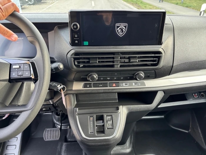 PEUGEOT Expert 2.2 BlueHDi 150 S&S Long EAT8-image-9