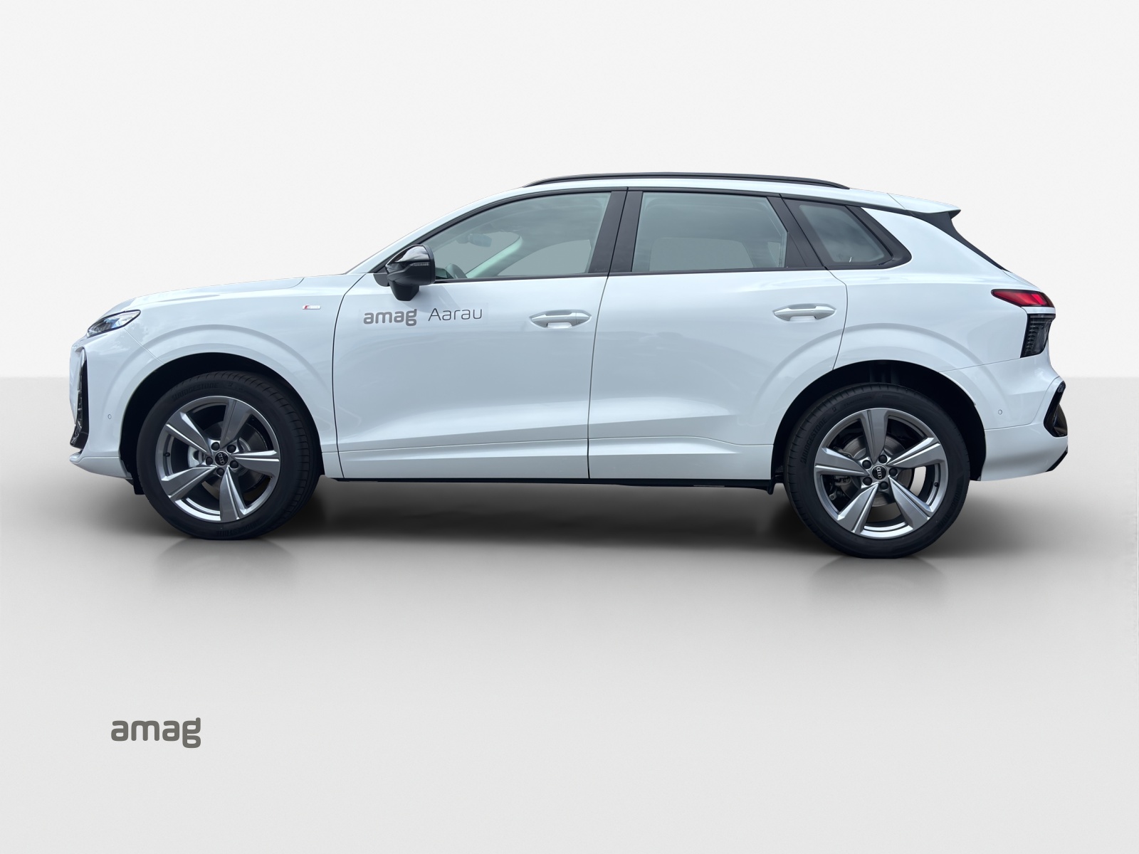 AUDI Q3 SUV 110 kW TFSI S tronic-showroom-element-1