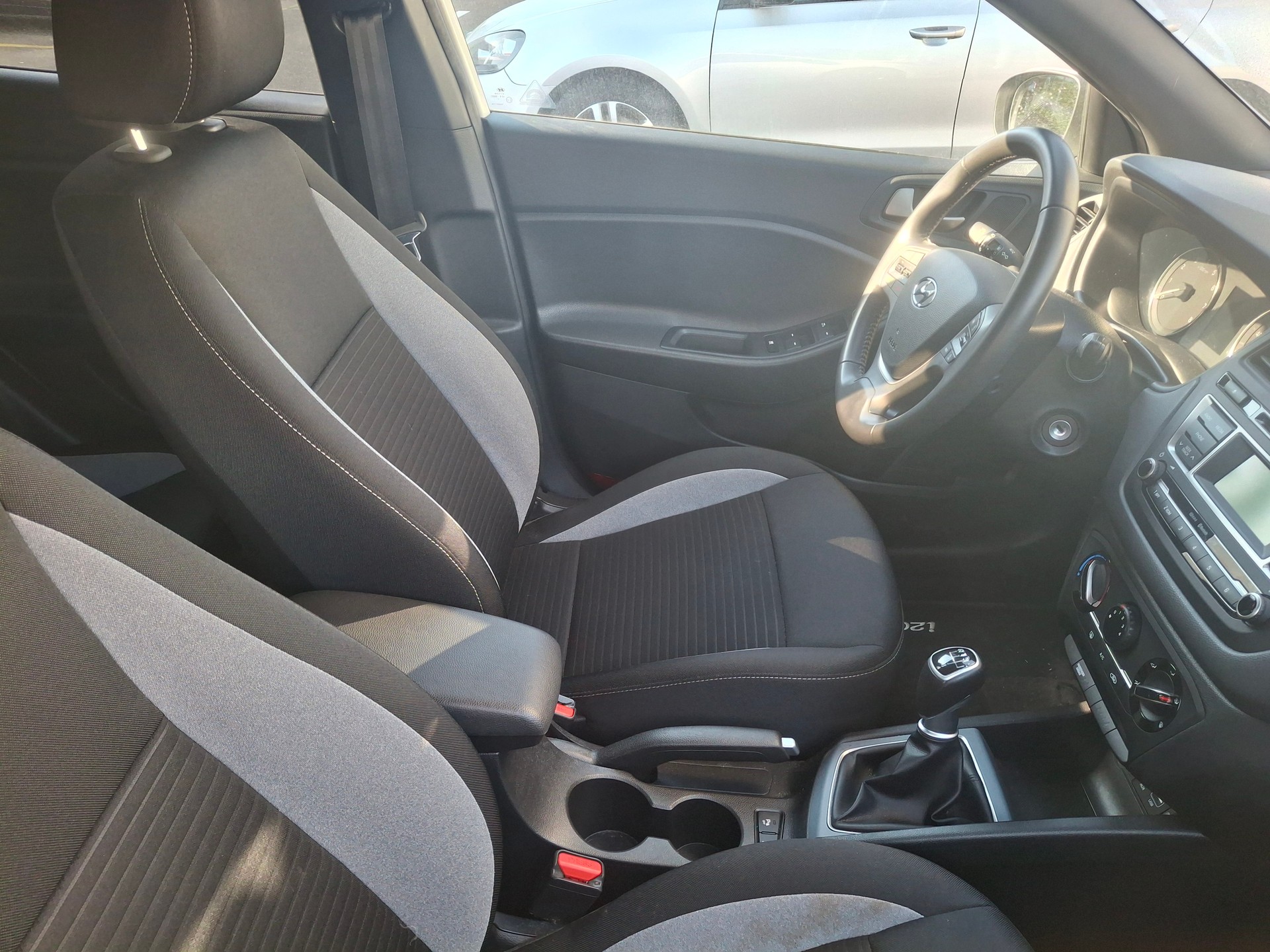 HYUNDAI i20 1.0 T-GDi Amplia-image-17