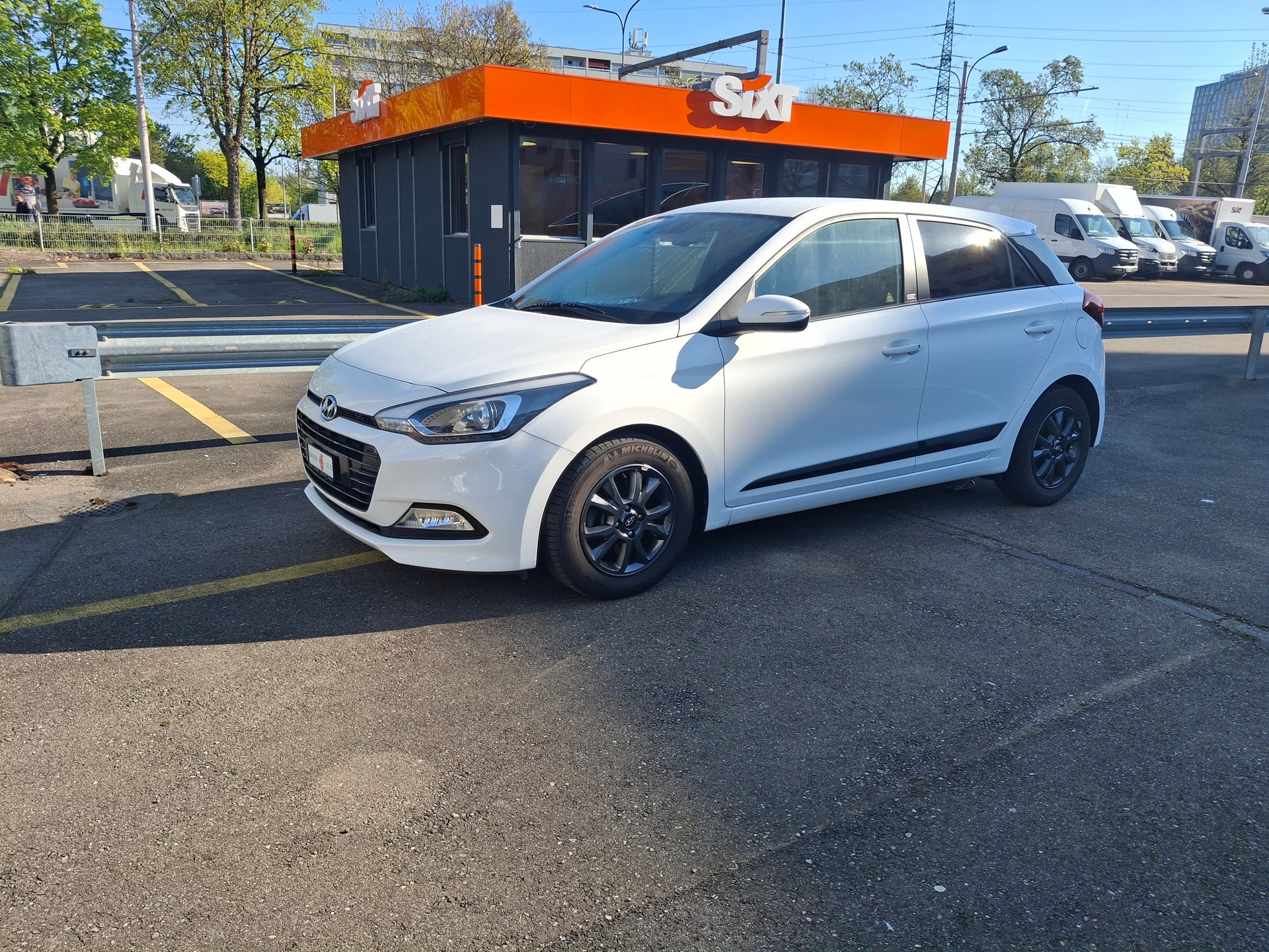 HYUNDAI i20 1.0 T-GDi Amplia-image-6