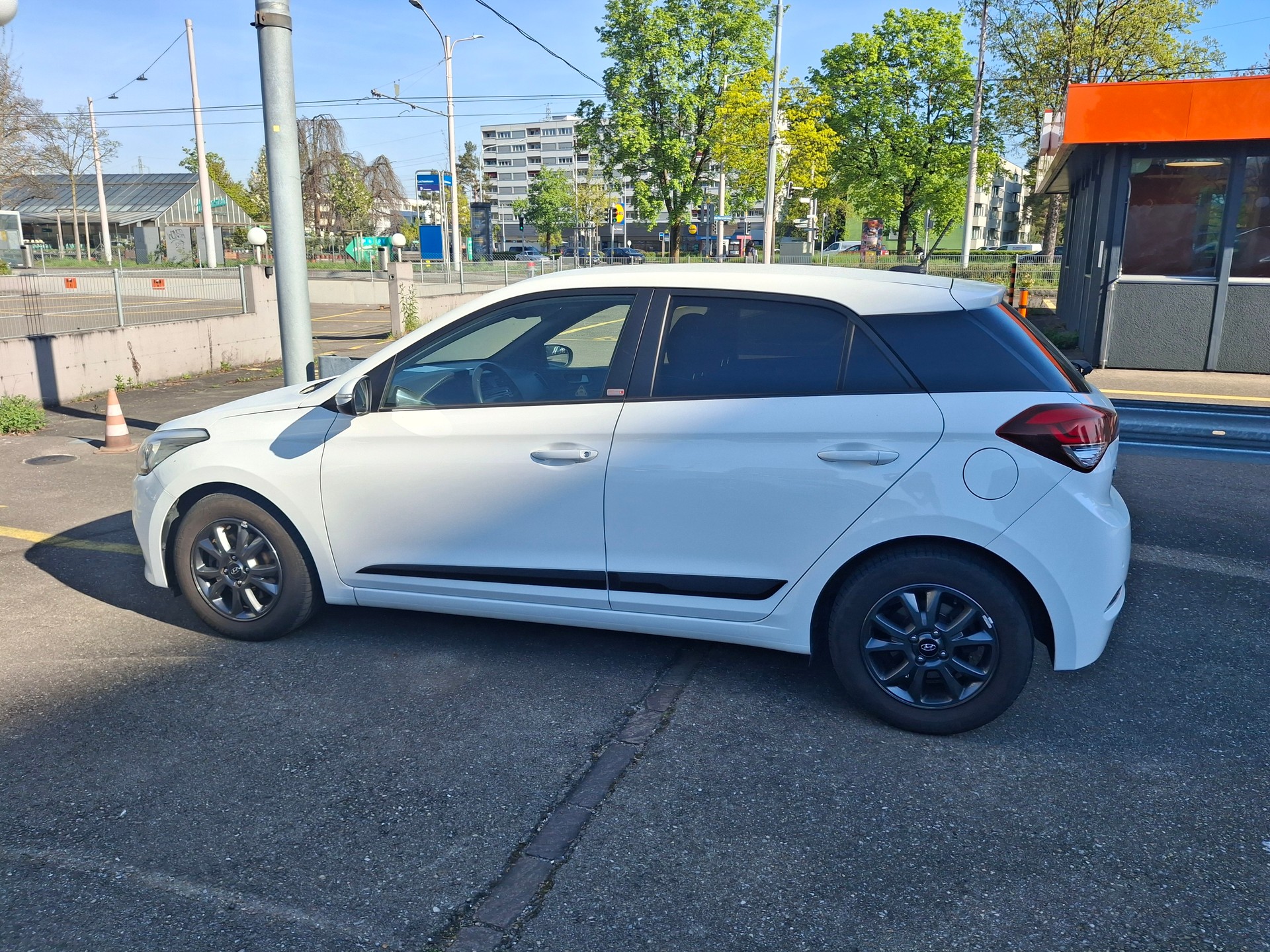 HYUNDAI i20 1.0 T-GDi Amplia-image-14