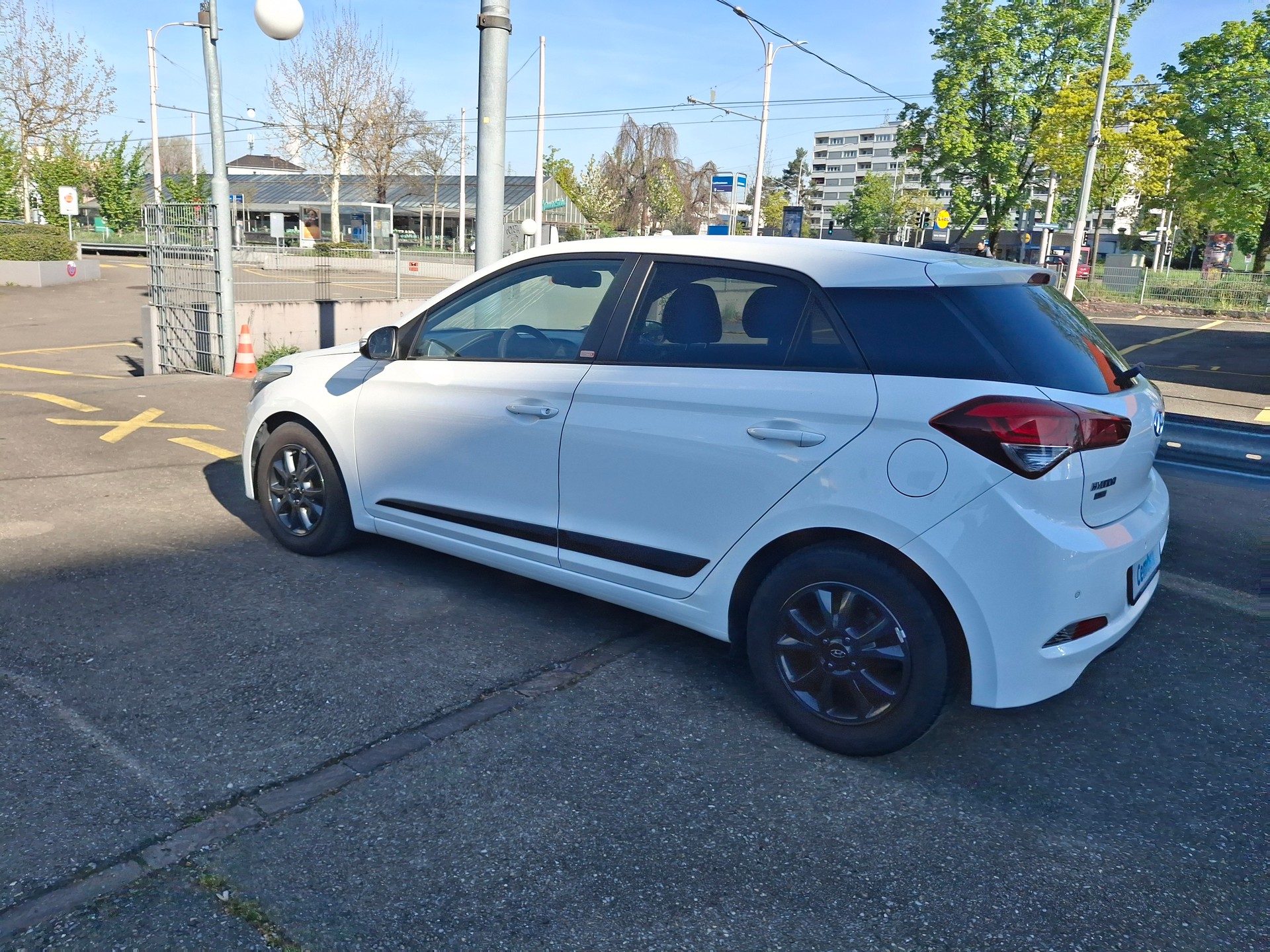 HYUNDAI i20 1.0 T-GDi Amplia-image-4