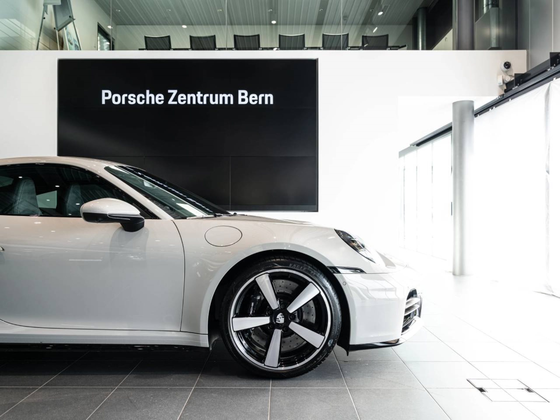 PORSCHE 911 Carrera S-image-11