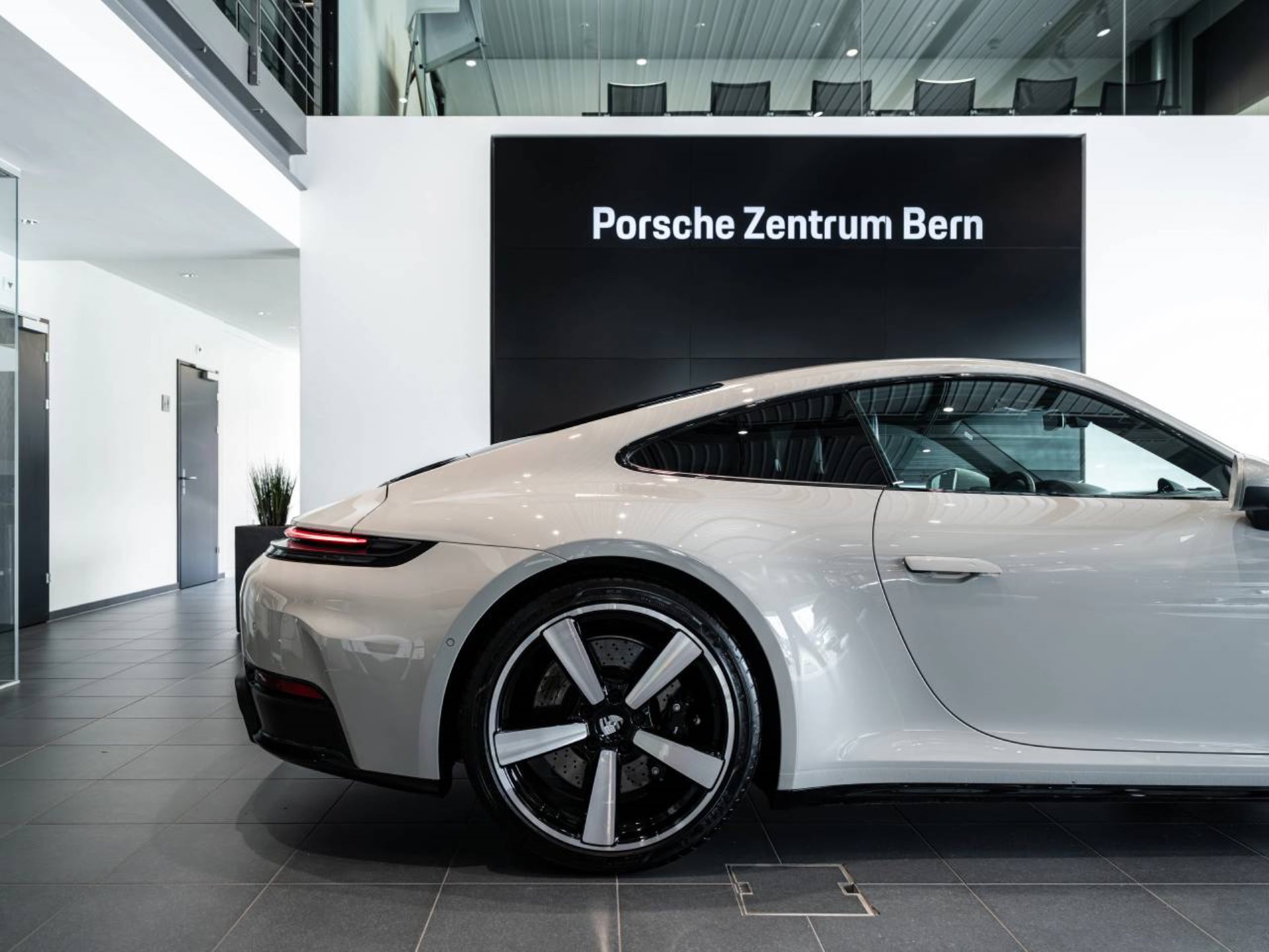 PORSCHE 911 Carrera S-image-10