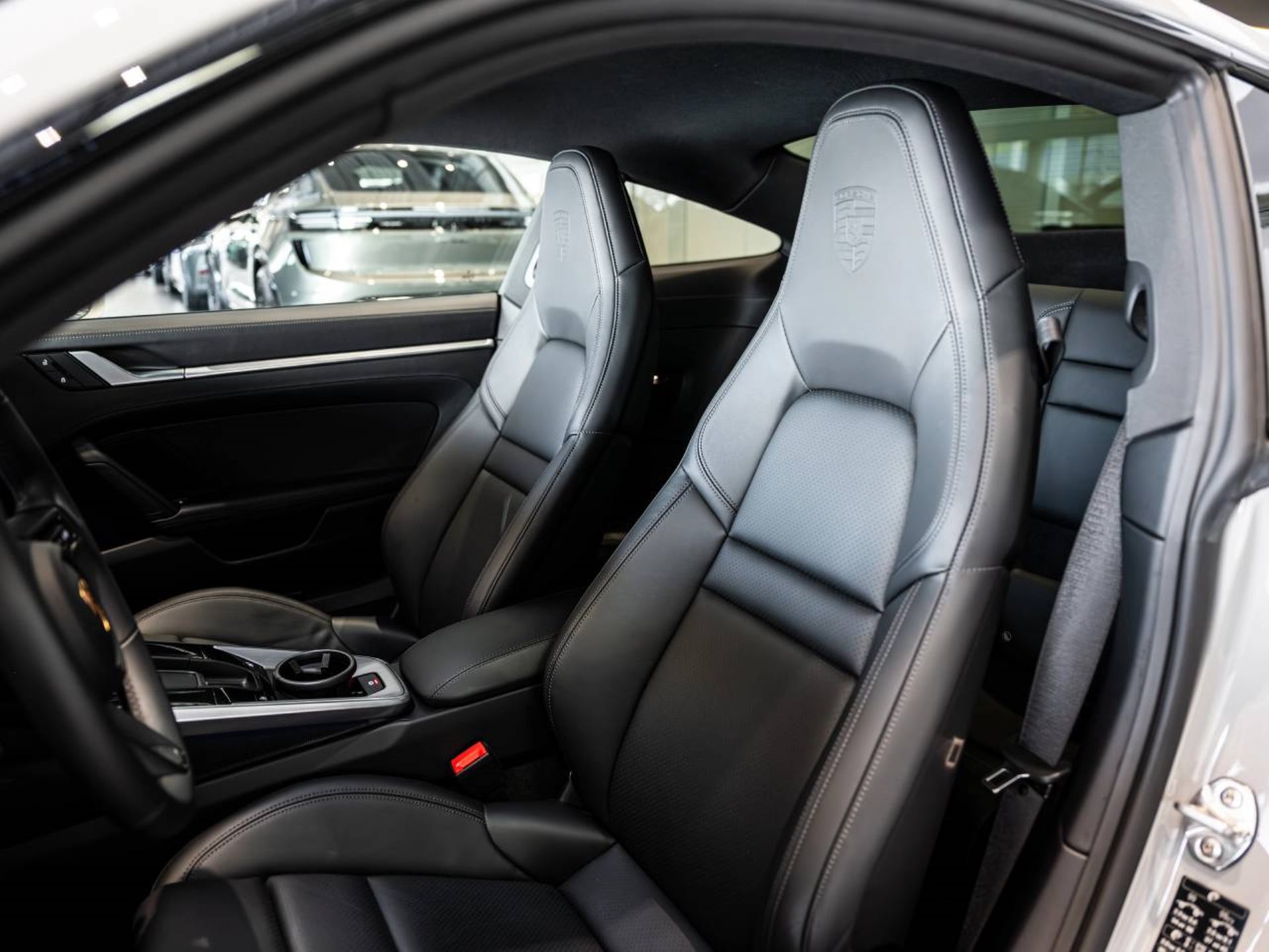 PORSCHE 911 Carrera S-image-4